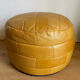 2 poufs moutarde patchwork en cuir de Sède
