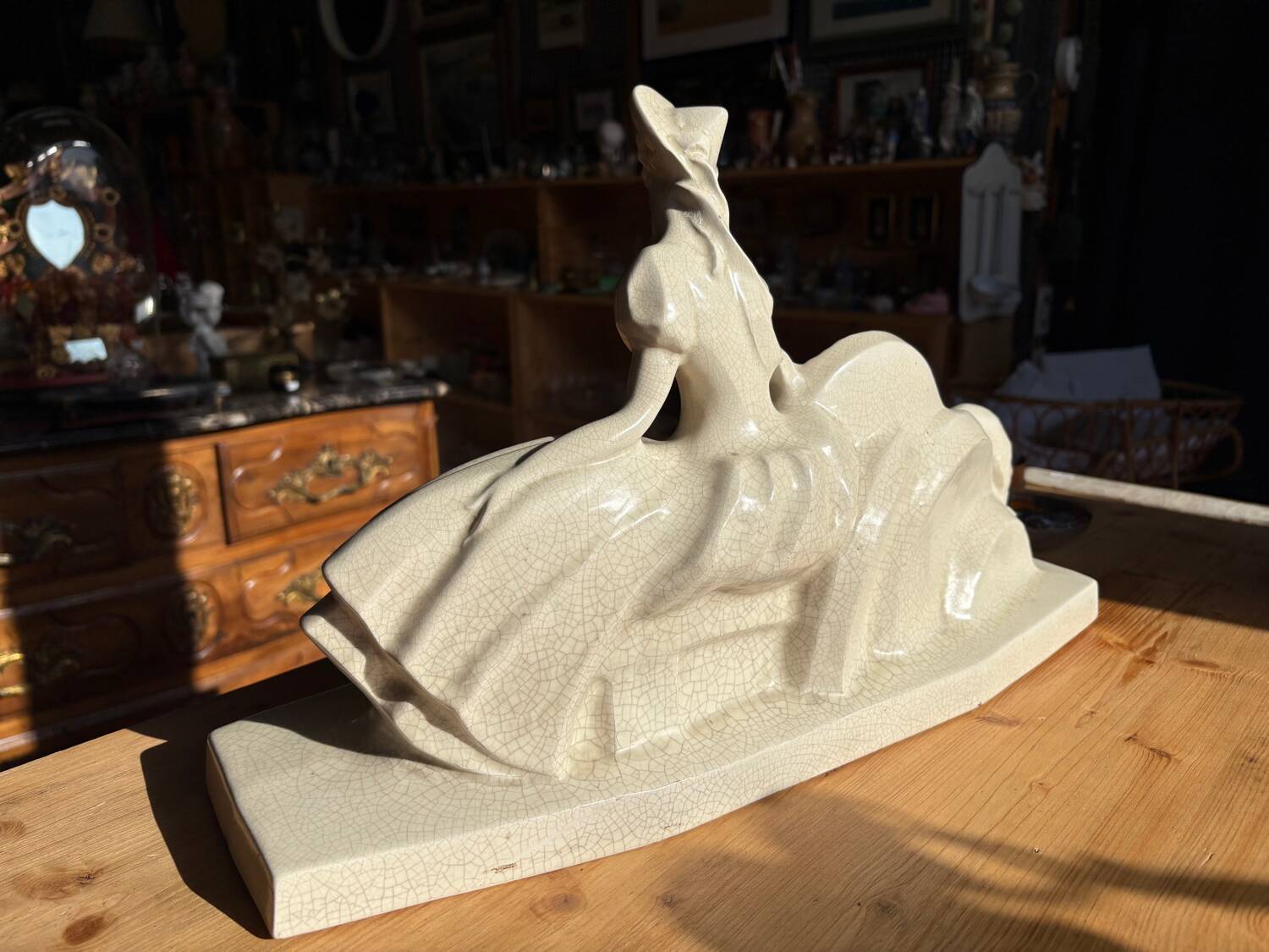 Grande sculpture Art Déco signée Lejan – Dame au lévrier