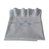 Drap ancien brodé bleu pour bébé
