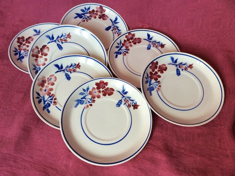 Set of 7 porcelain dessert plates