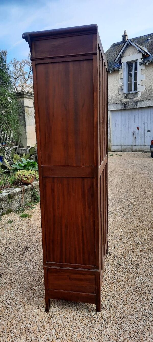 Armoire parisienne