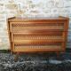 Commode vintage en rotin et chêne