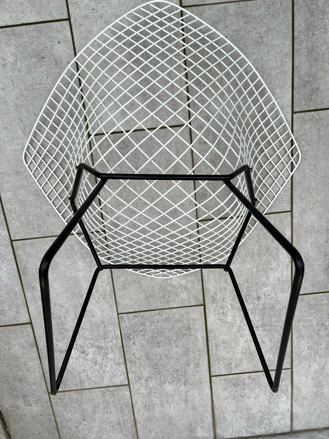 Bertoia Diamond Chair - Knoll Edition - Design by Harry Bertoia
