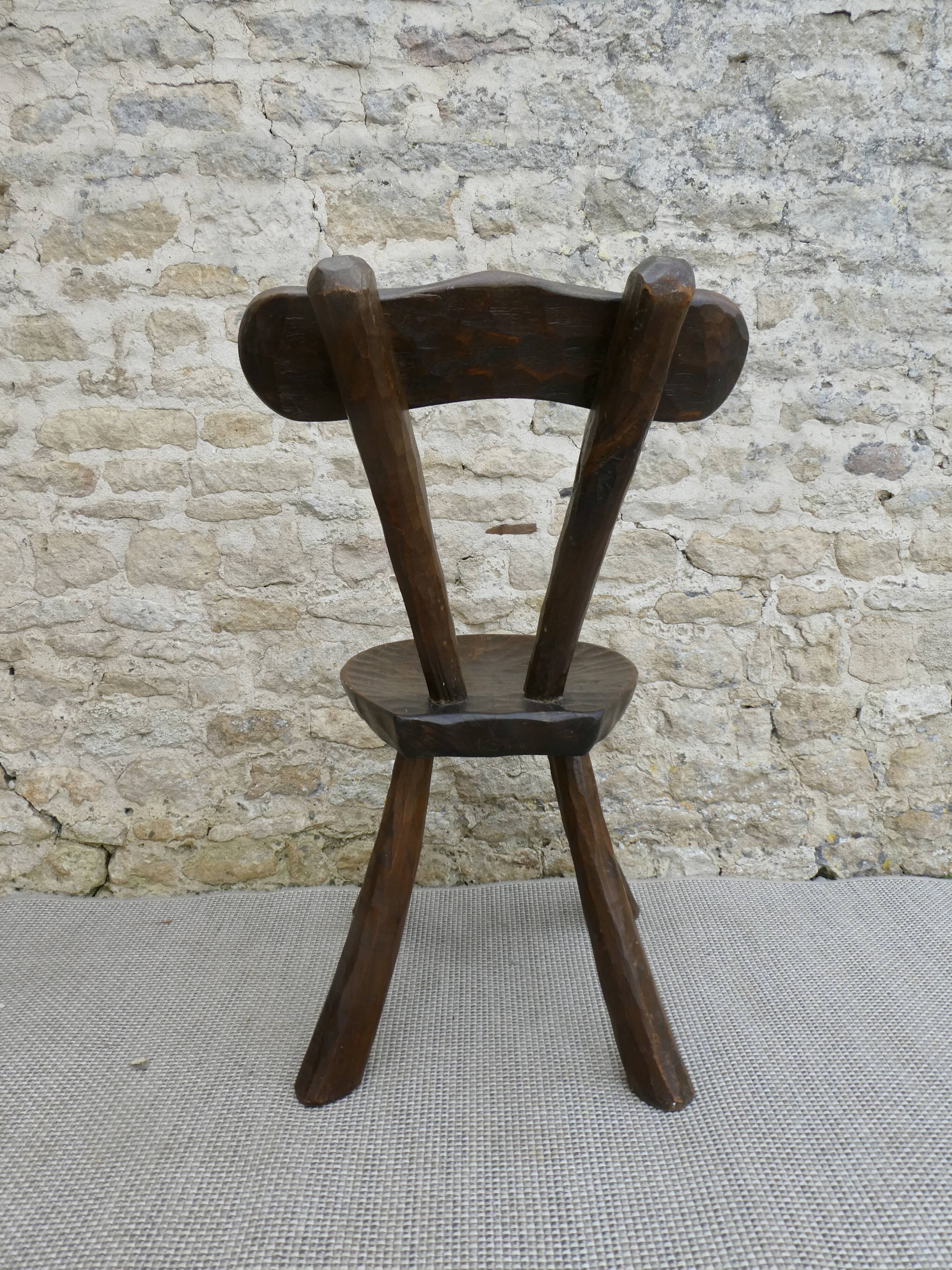 Brutalist chair in carved solid wood, around 1950.