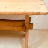 Table en pin de pays