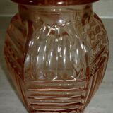 Vase geometric patterns in art-deco pink molded glass