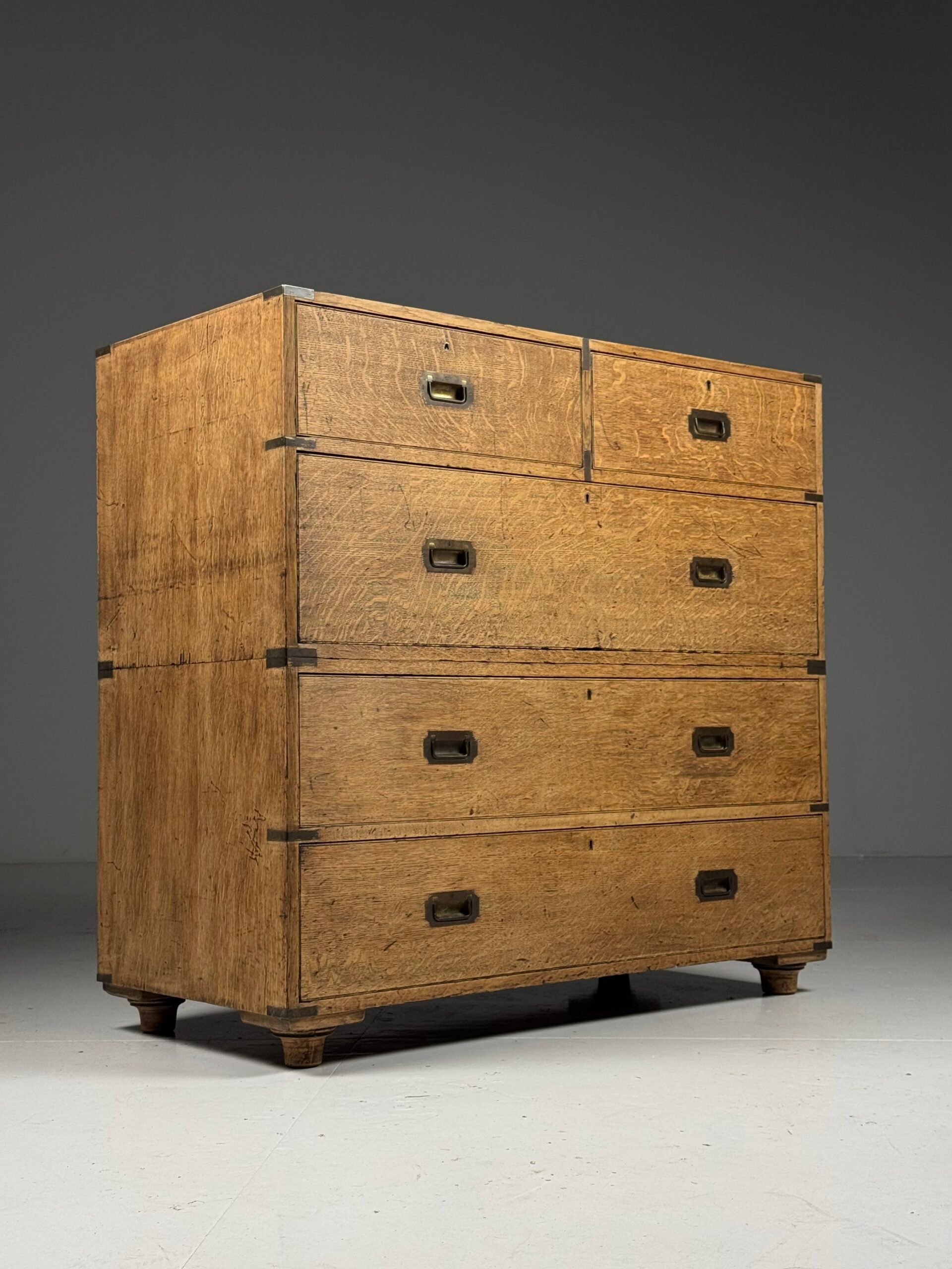 Commode de campagne en chêne du 19ème siècle