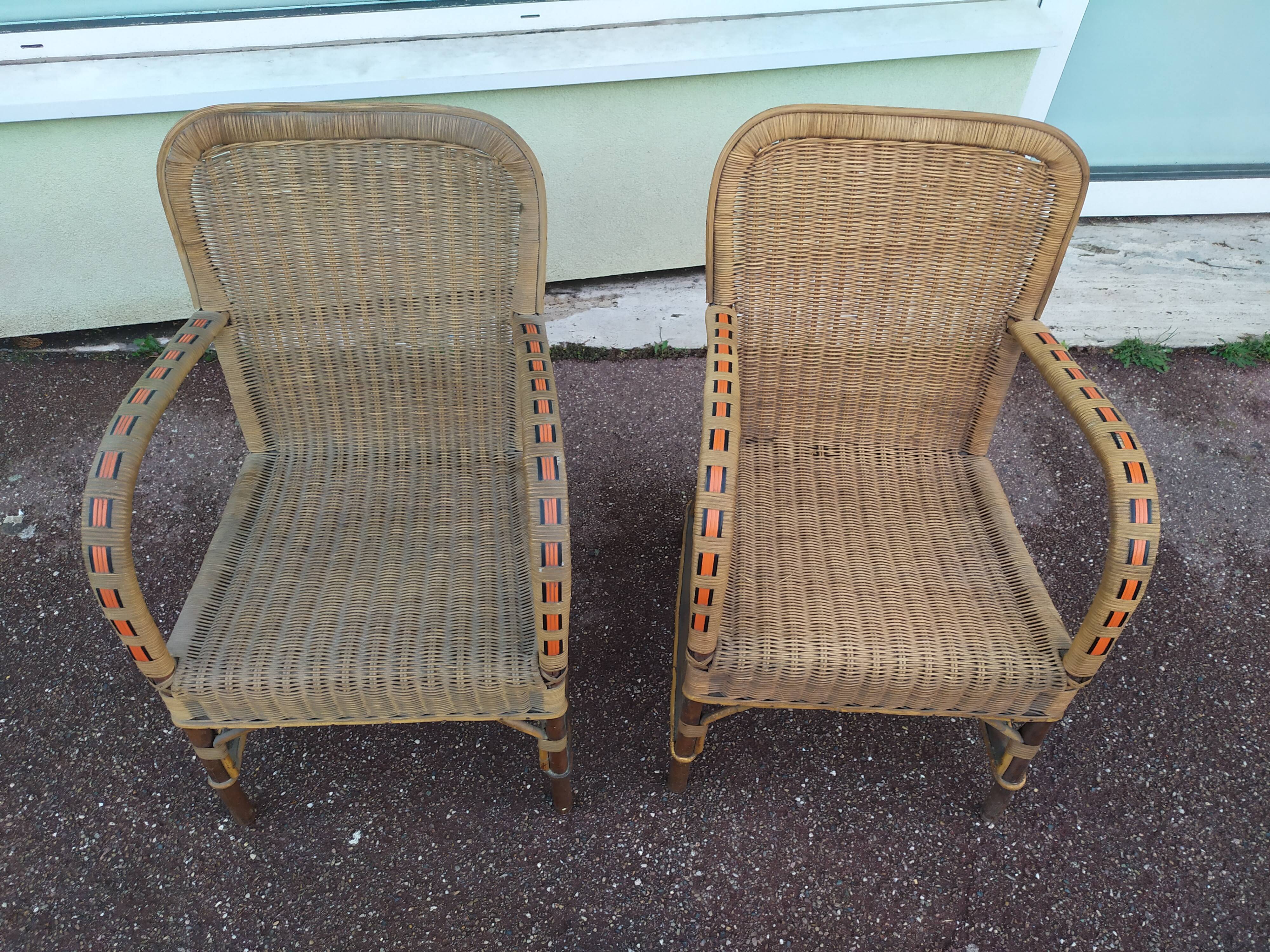 Lot 2 fauteuil et une table en rotin osier de jardin