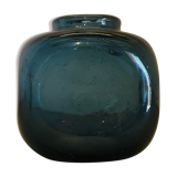 Vase en verre bleuté, signé Morin, Dieulefit
