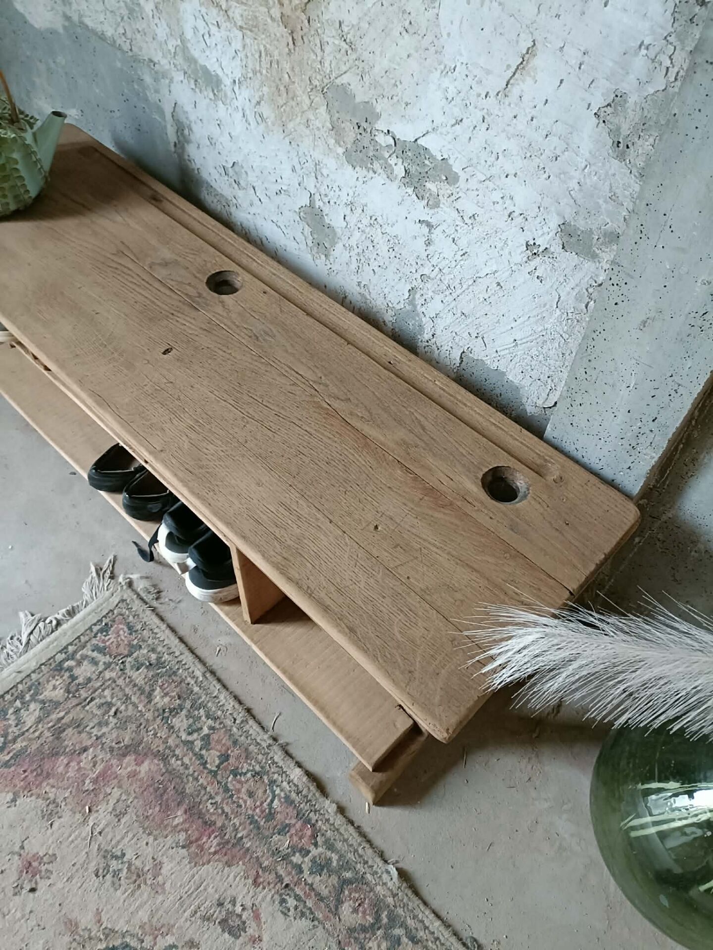 Entrance bench