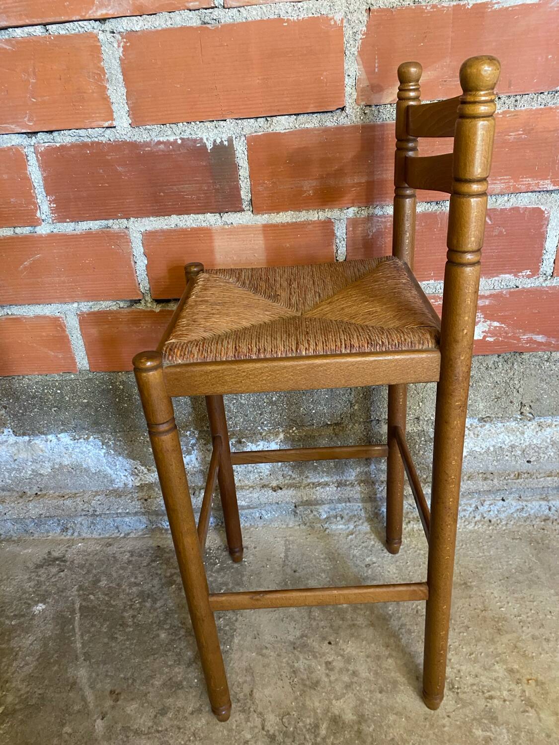 Tabouret de bar haut ancien bois tourné + assise paillée vintage
