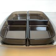 Serviteur plat apéritif avec quatre ramequins