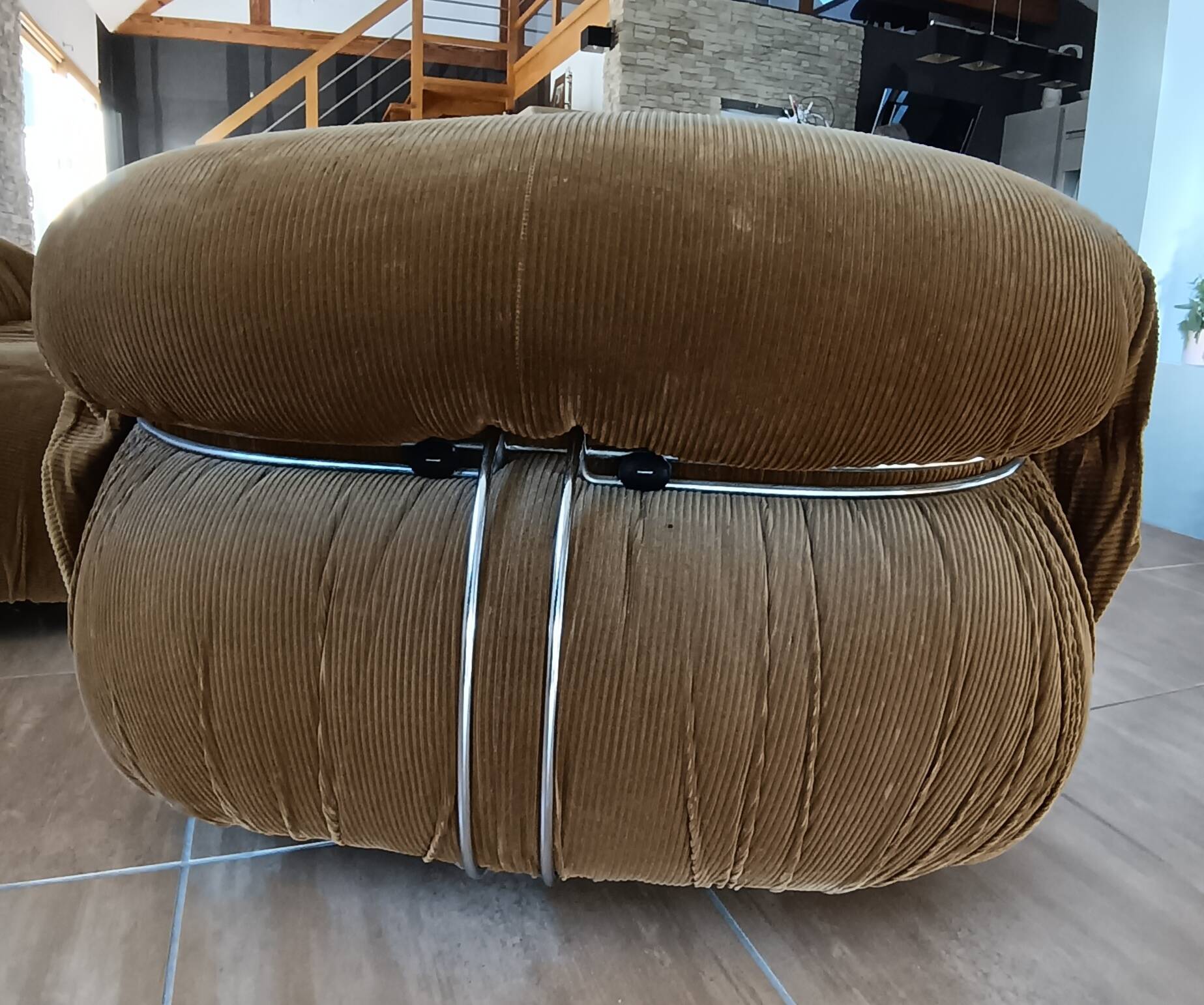 Soriana set of 4 pieces including a 4-seater sofa, 2 armchairs, and a pouf by Tobia and Afra Scarpa, Italy.