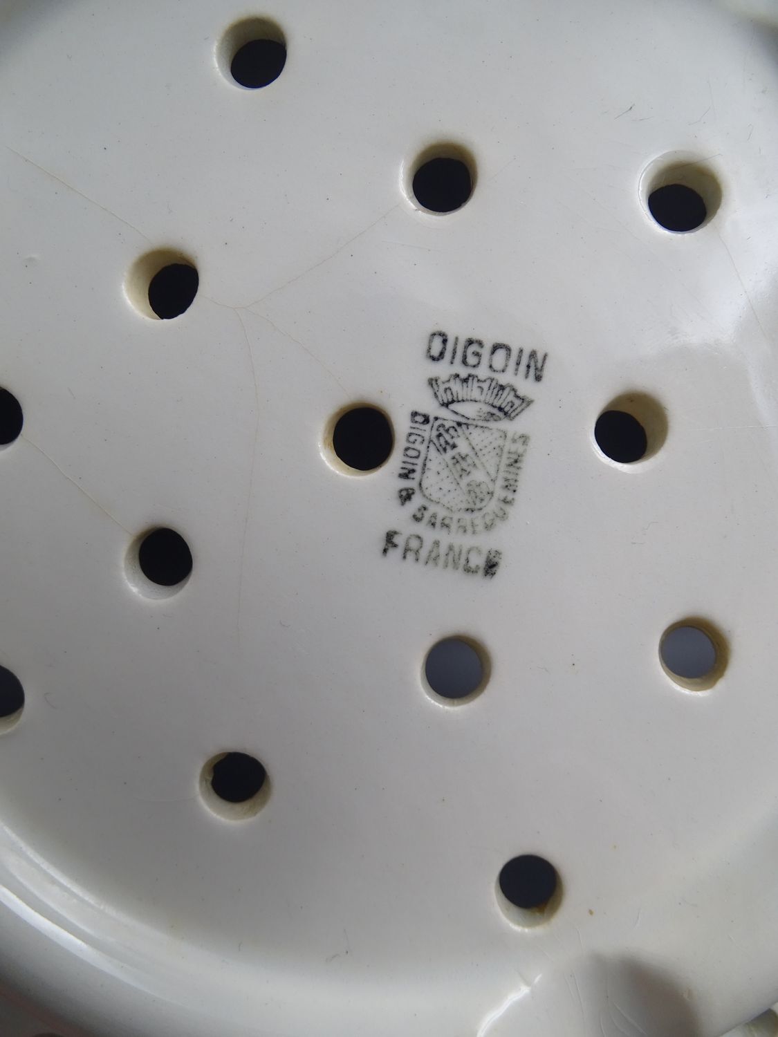 Digoin white earthenware strawberry drain plate - circa 1950 - Vintage