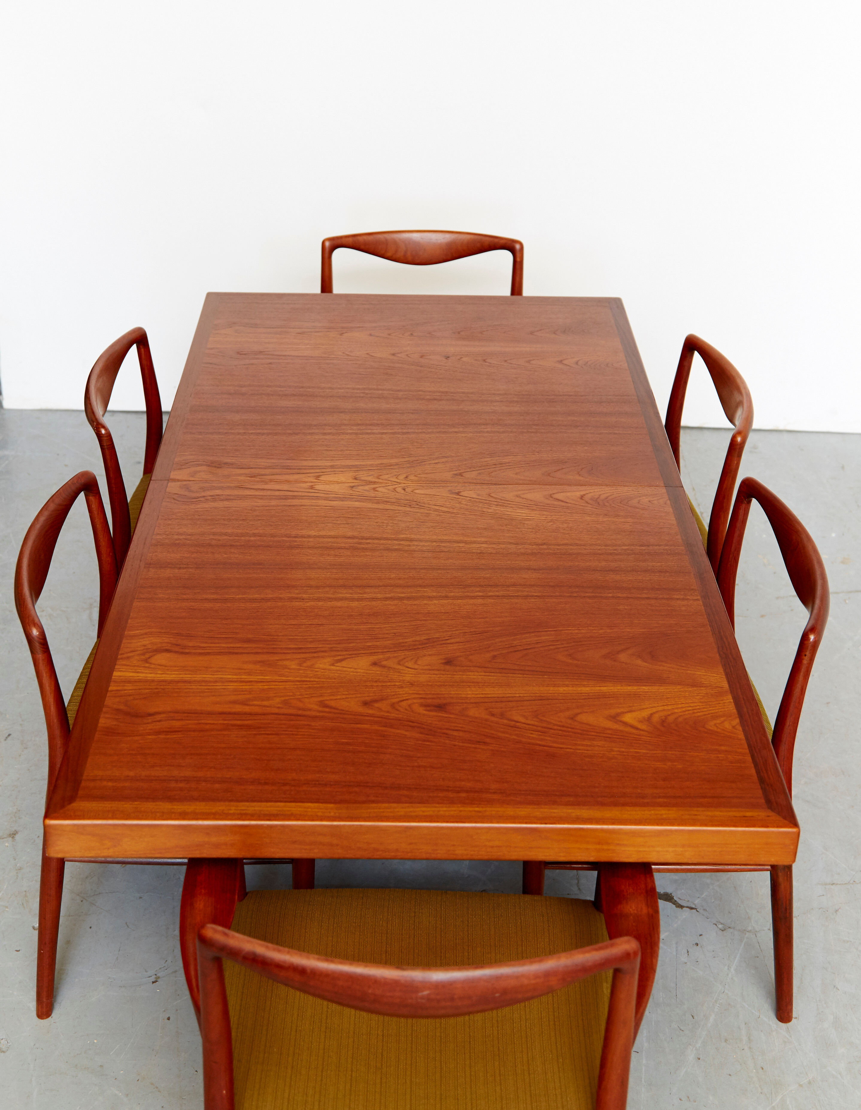 Table de salle à manger par Nanna Ditzel pour Saren Willadsen et chaises conçues par Kai Lyngfeldt-Larsen