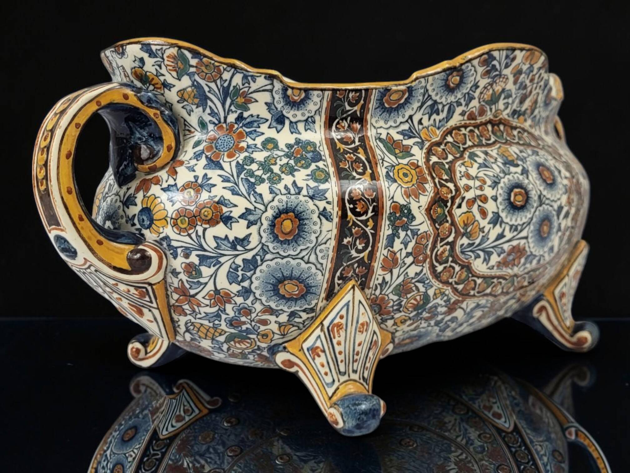 Jardinière en faience de Gien XIXeme decor Persan