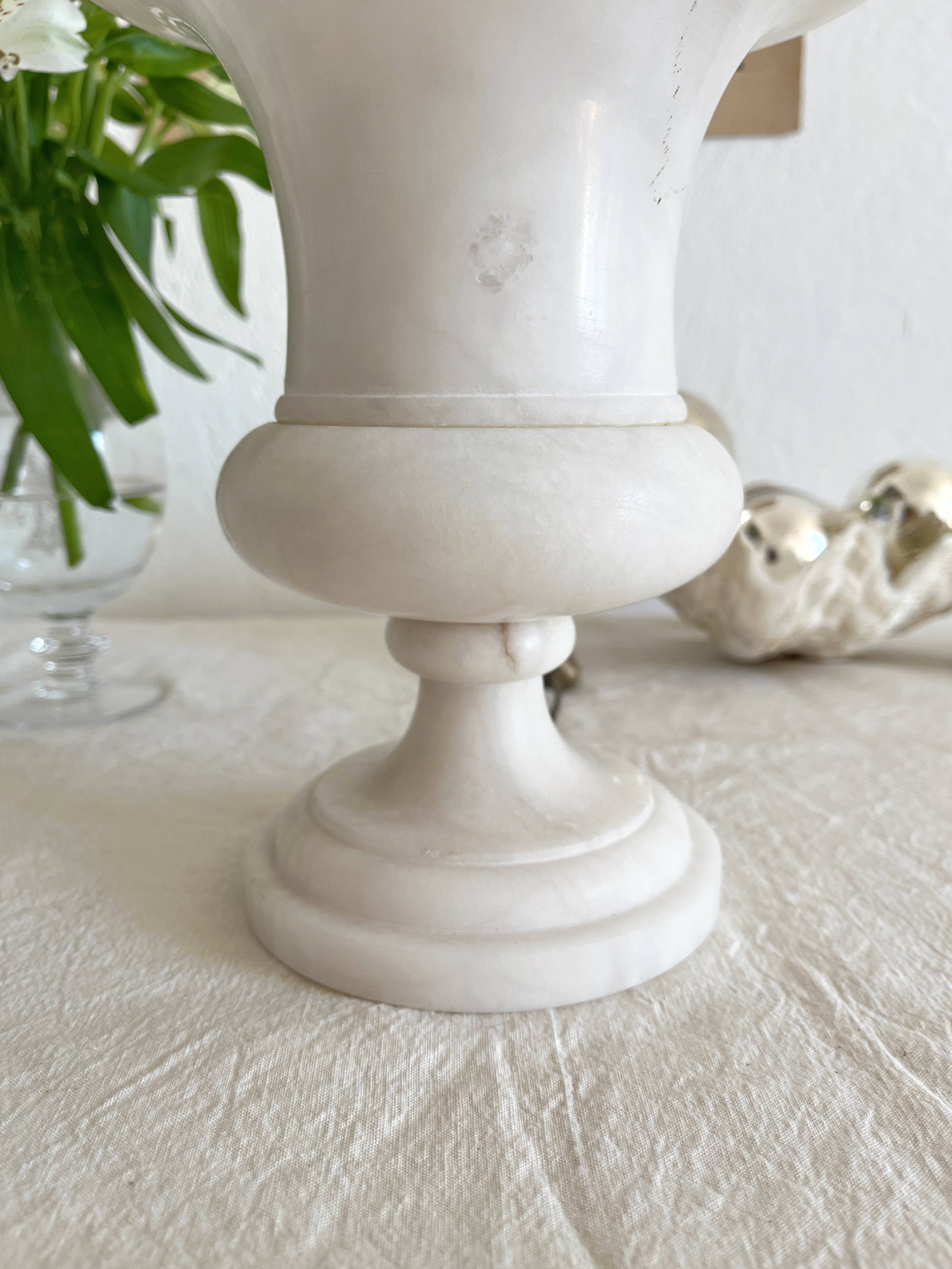 Vintage alabaster Medici vase table lamp