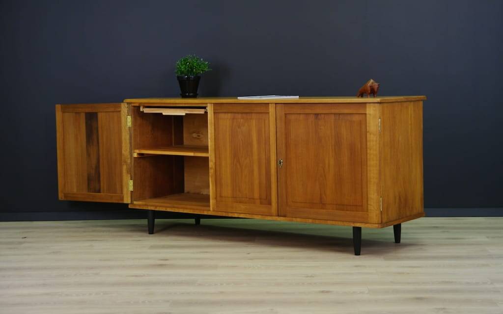 Buffet en chêne, design danois, années 60, production : Danemark
