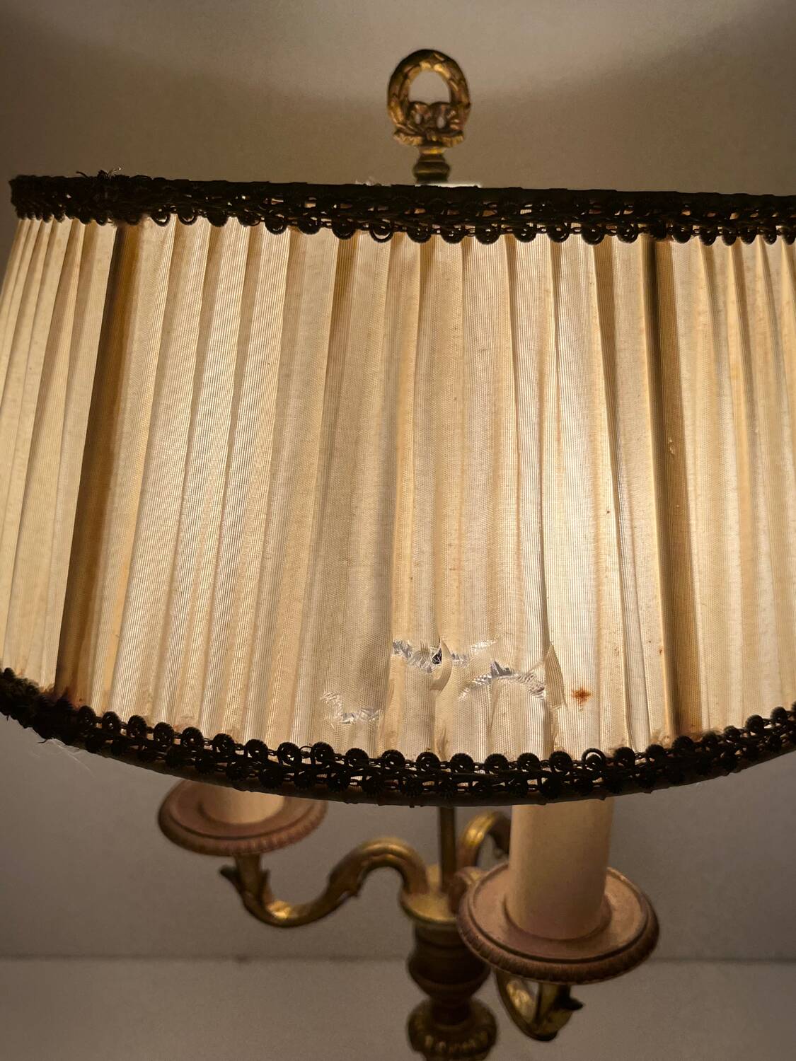 Antique three-light Bouillotte lamp - brass - Fontette Palace Caen