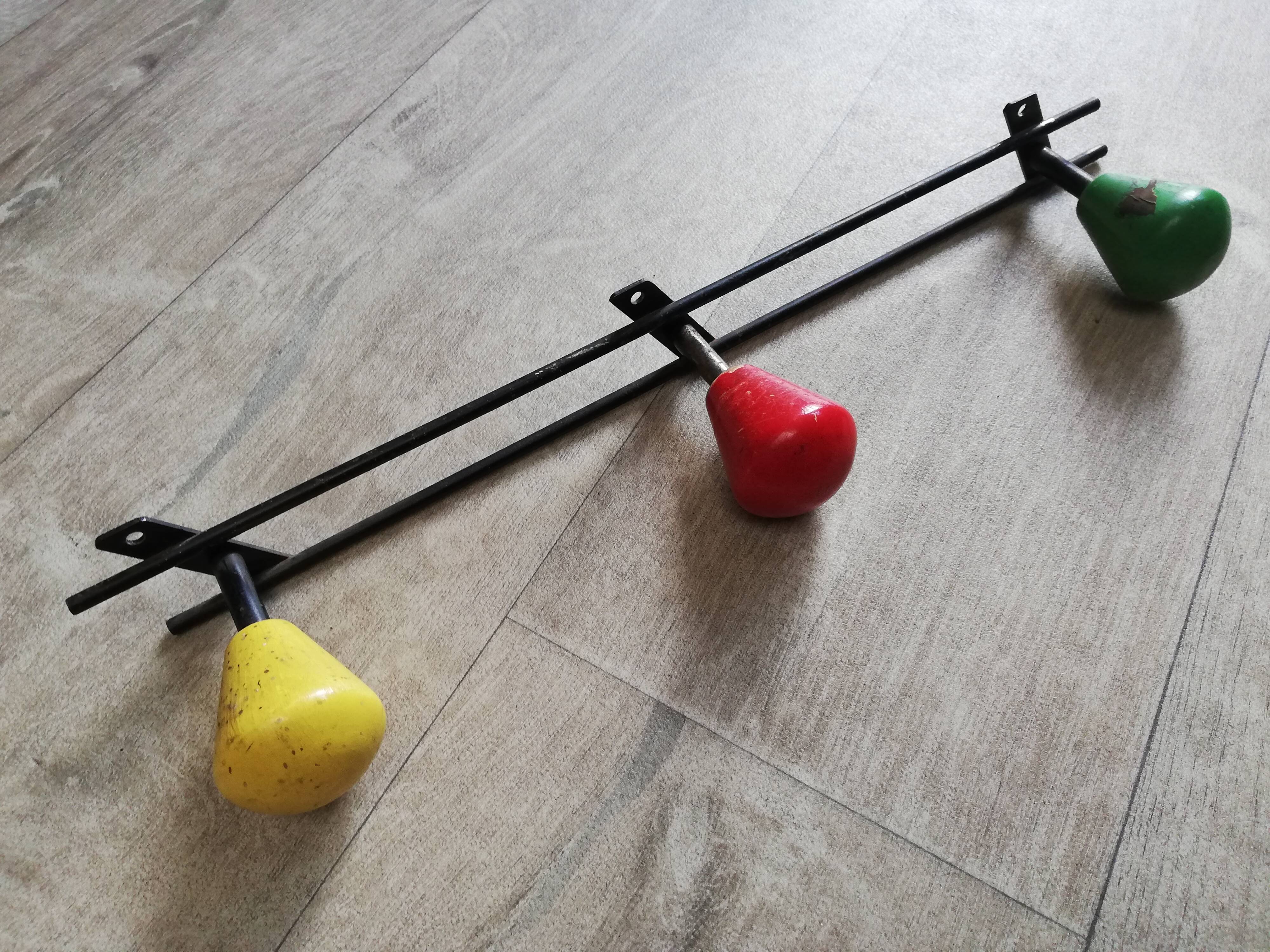 Coat racks steel 3 wood balls