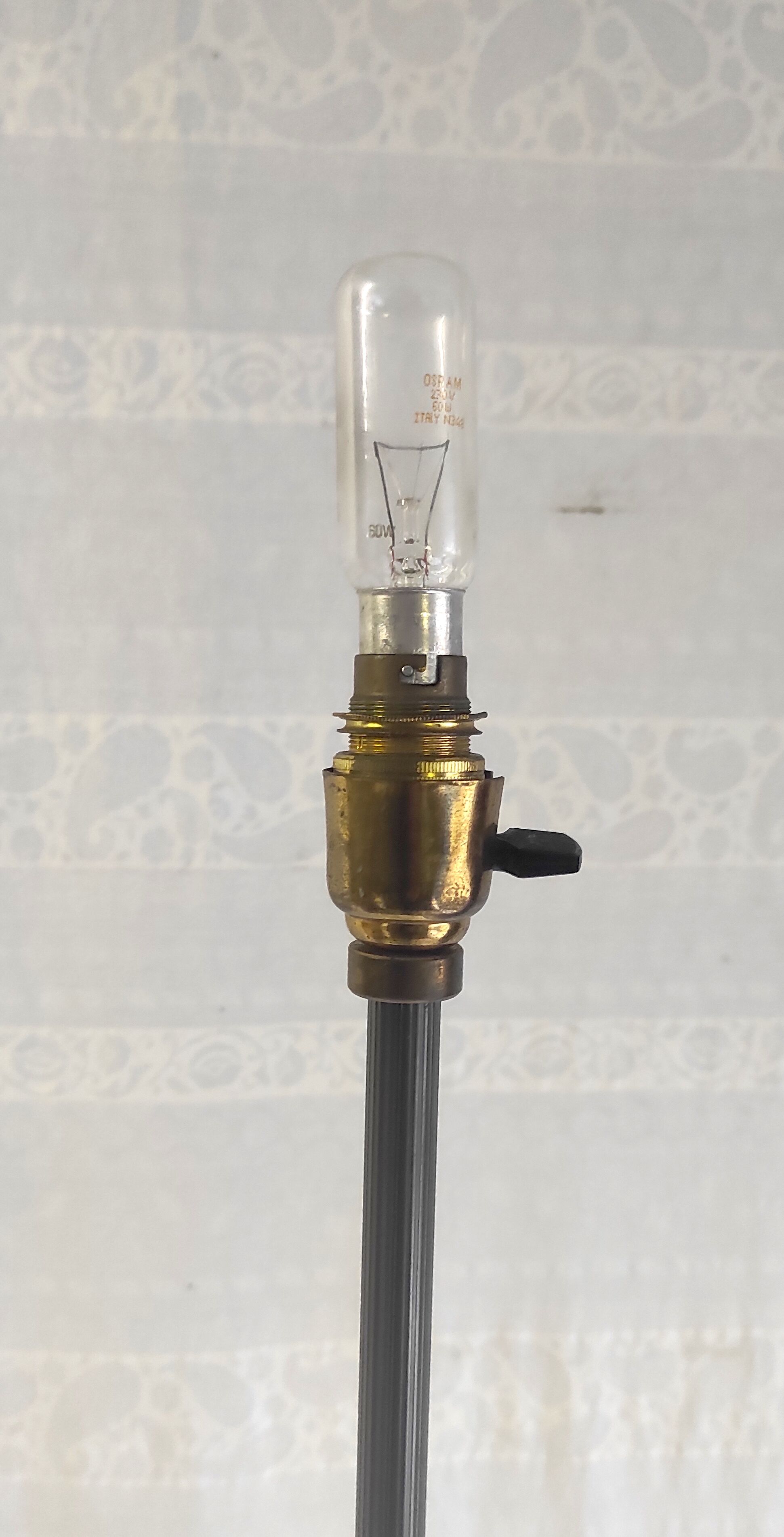 Tripod floor lamp in brass and metal – 50s/60s