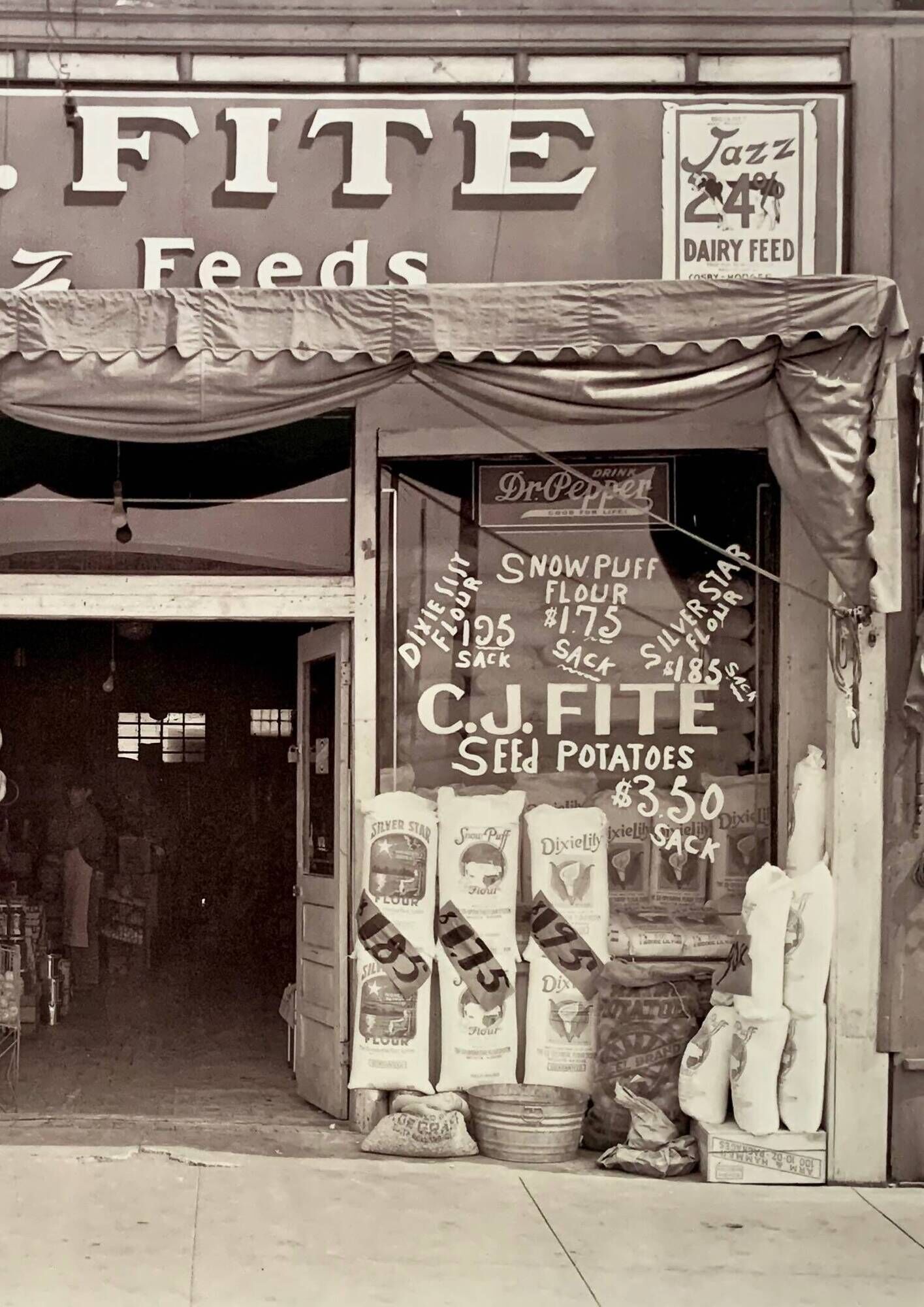 Vintage photo Mississippi 1936 – Front of CJ Fite Jazz Feeds – First print
