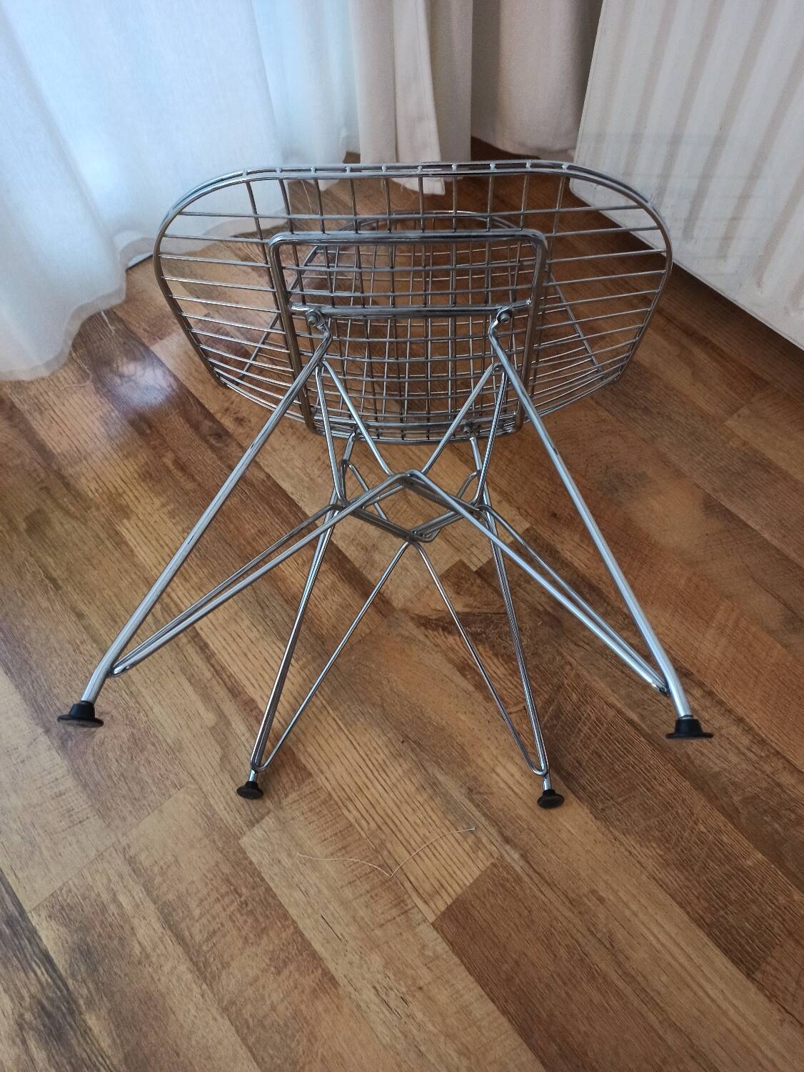 1 vintage wire chair