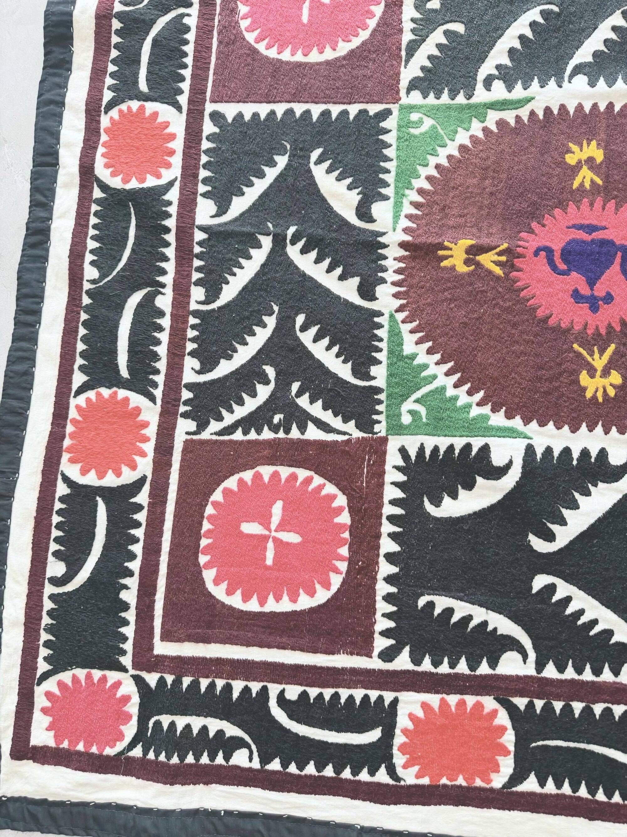 Vintage hand-embroidered tablecloth 116x116 cm