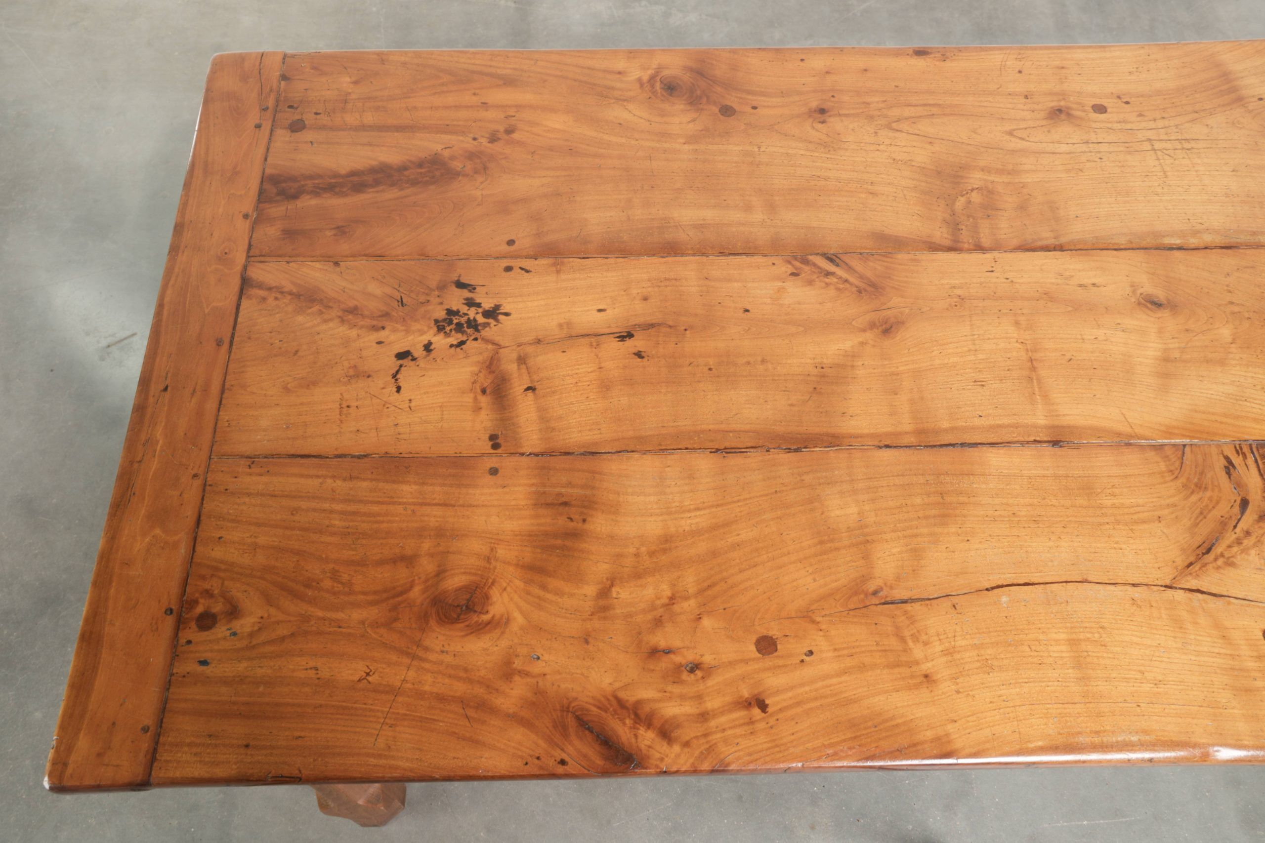 French dining table from the 18th century with a fruitwood top and oak base