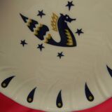 Lot de 2 assiettes à dessert en porcelaine . décor de jean picart le doux.