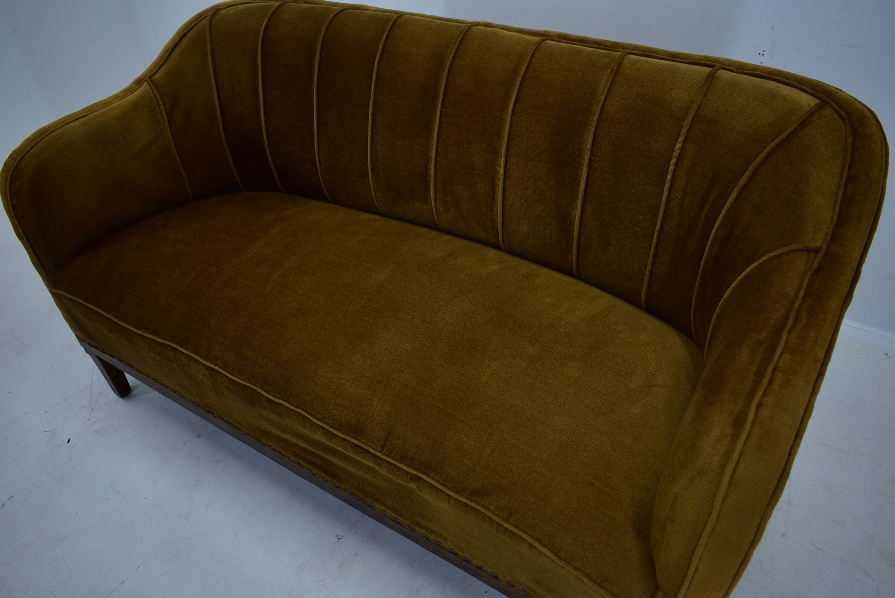 1930s Art Deco sofa, Czechoslovakia