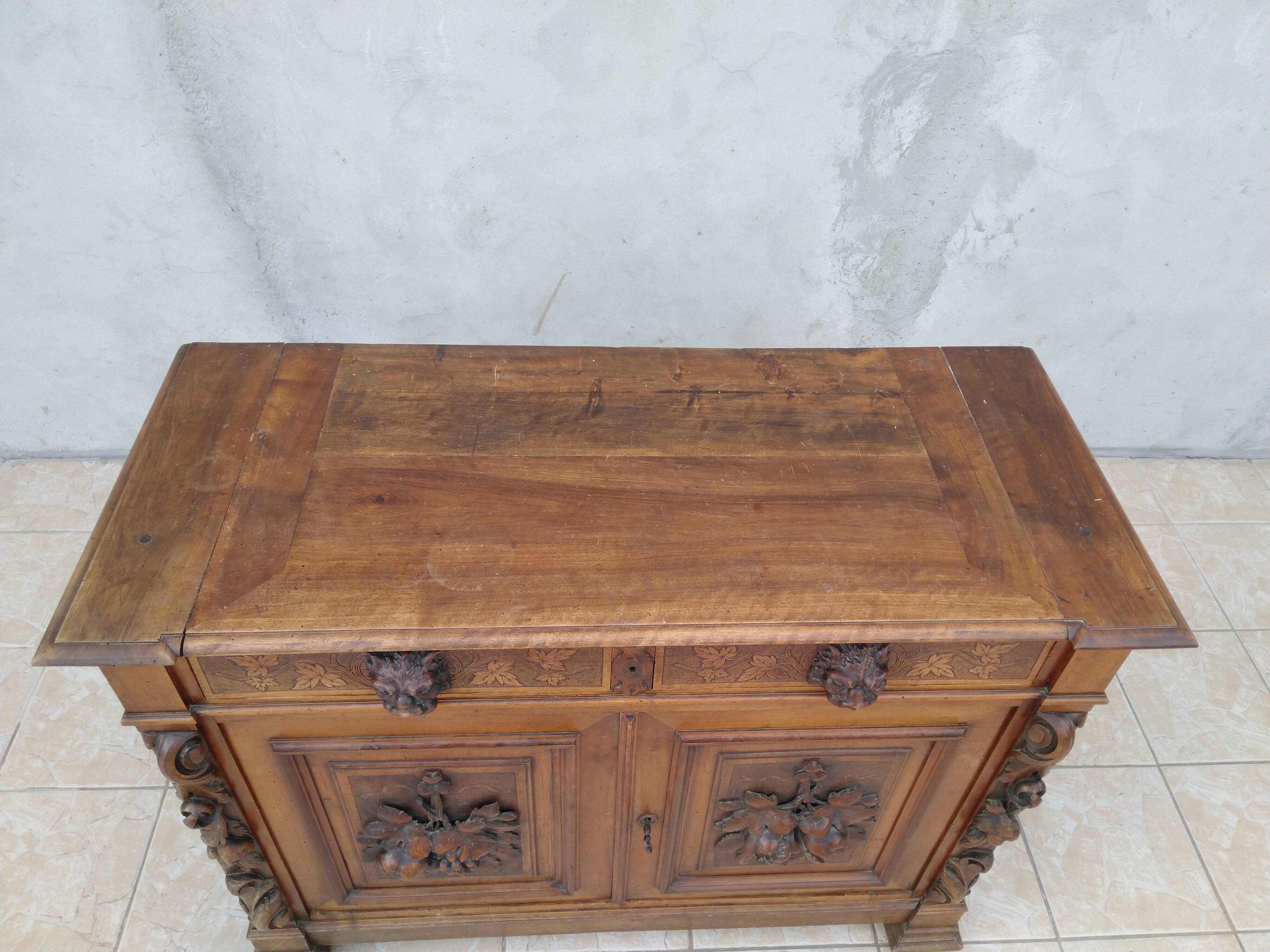 Low Renaissance style buffet in 19th century walnut