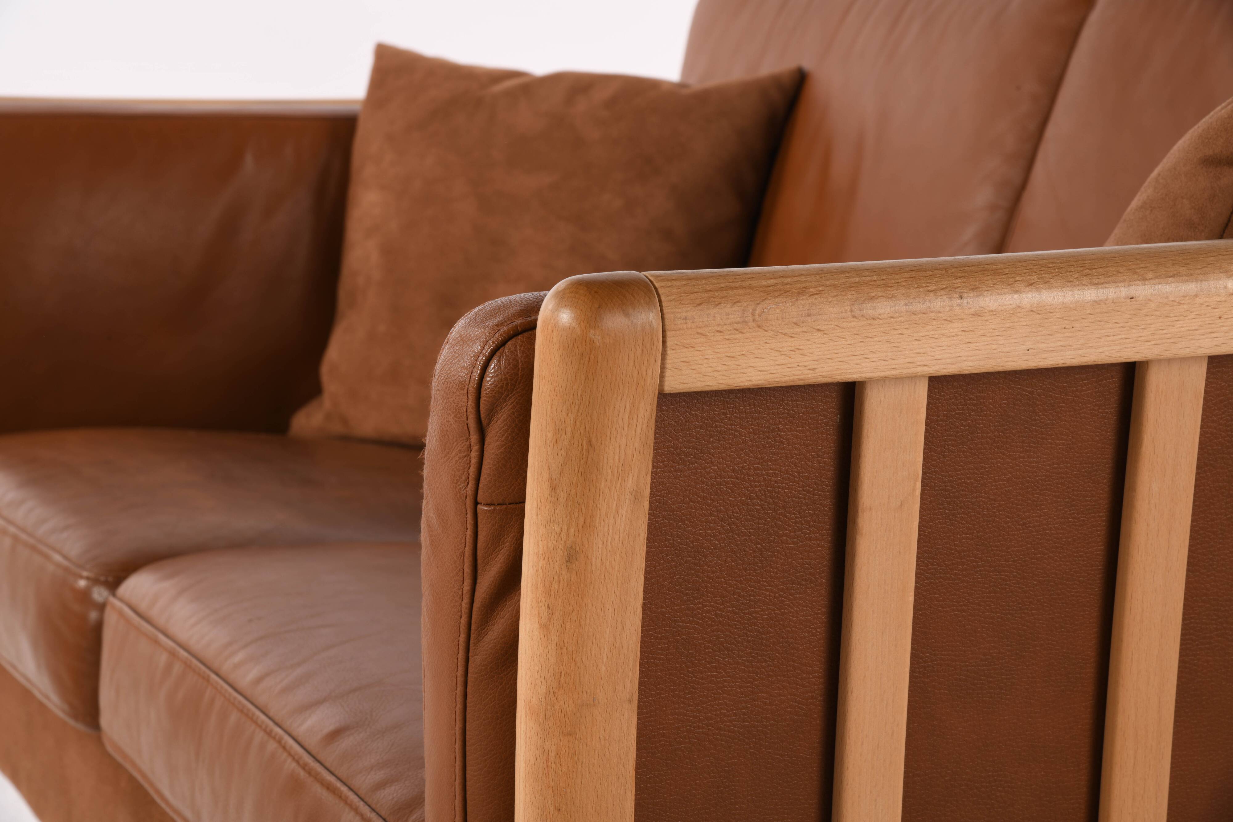 Scandinavian 2-seater leather sofa