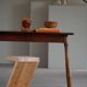 Moderne scandinave, table en hêtre avec pieds en forme de massue, Arnold Madsen, fabriquée dans les années 1940