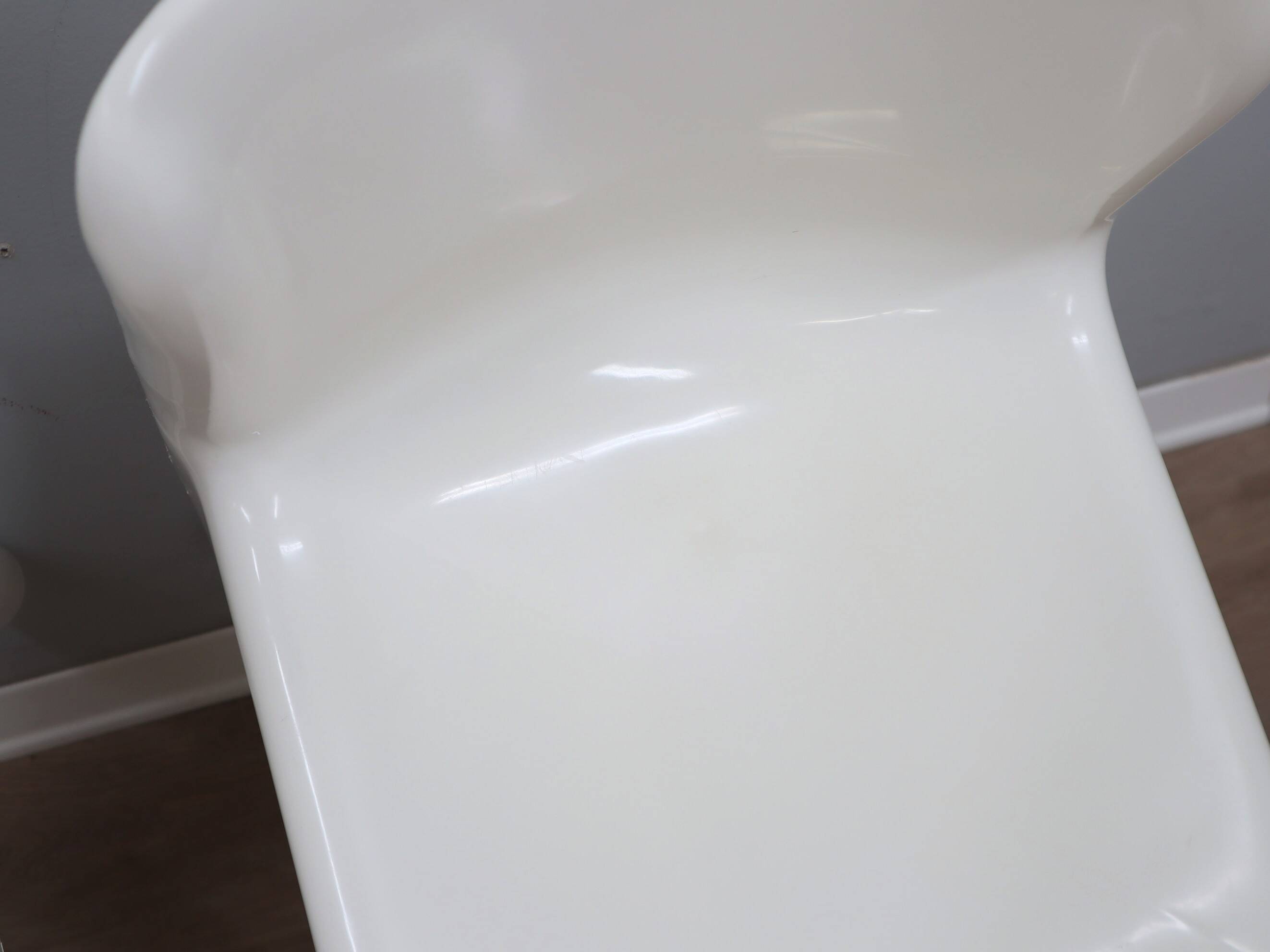 1970s Kartell Model 4875 chair by Carlo Bartoli white color, one piece