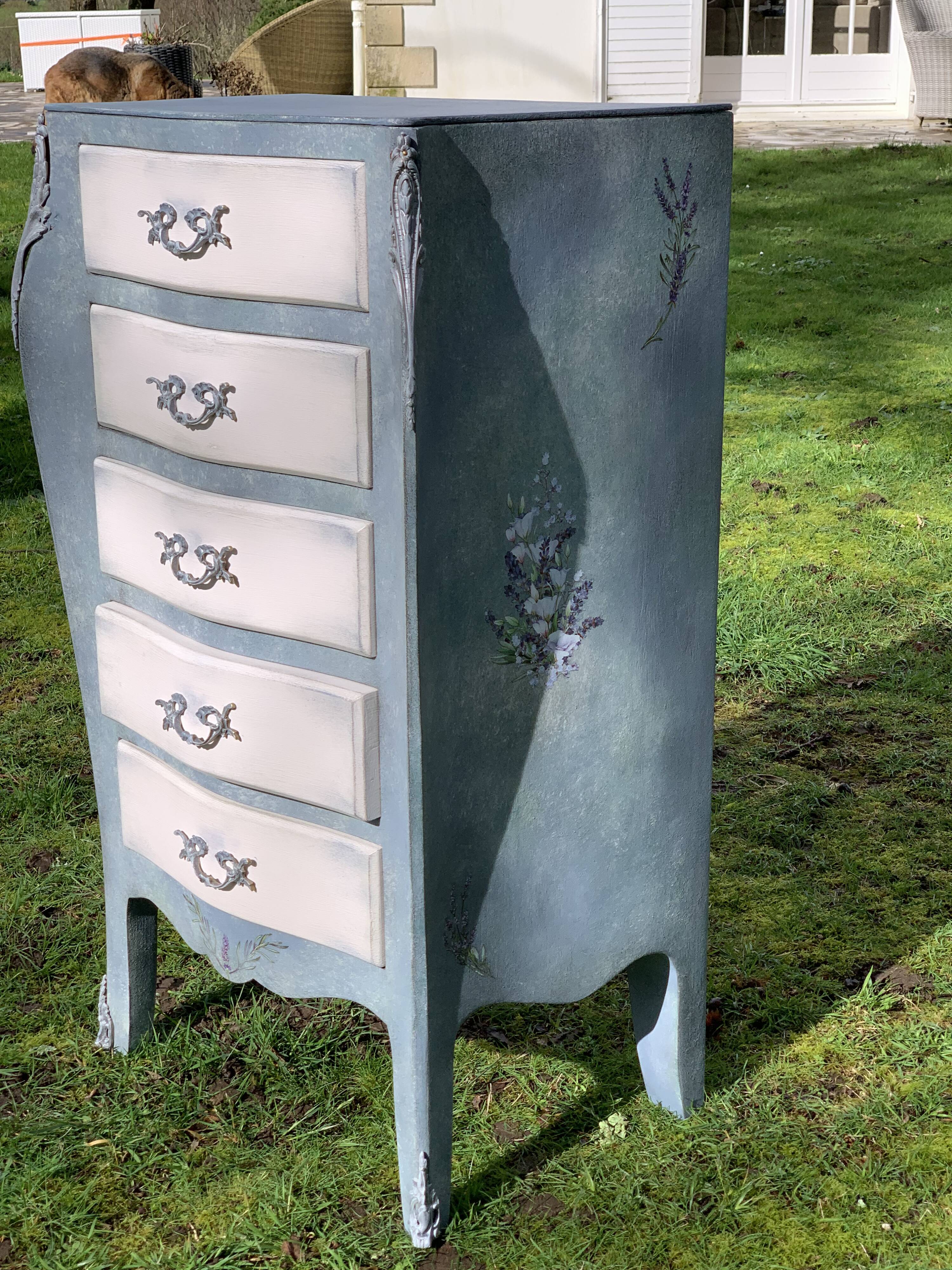Chest of drawers