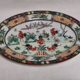 Plat Ovale en Porcelaine de Chine , Asie , décor à 5 Coqs . signé