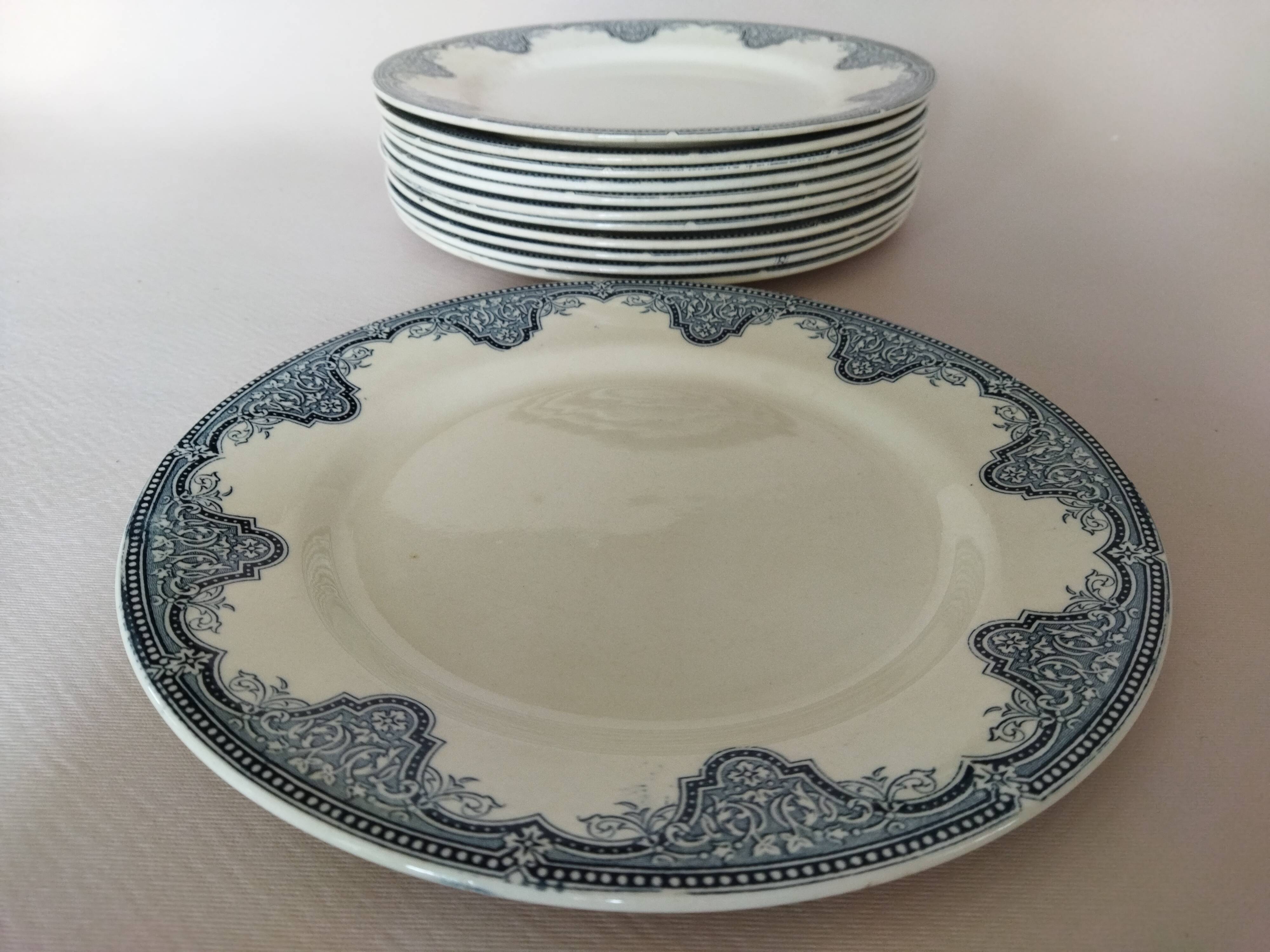 12 flat plates iron earth Salins, model Céline