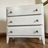 White chest of drawers