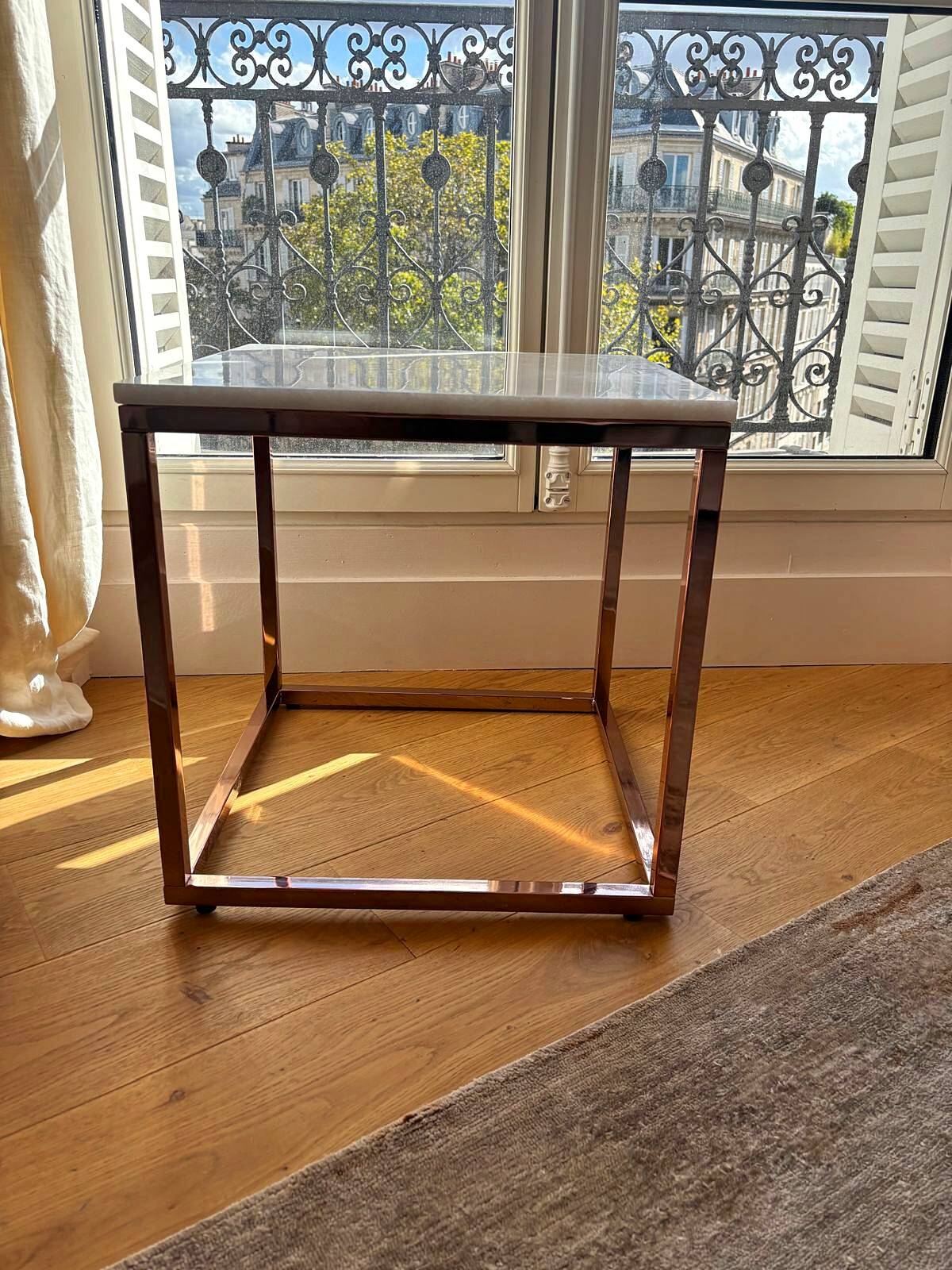 Table d'appoint NV Gallery en marbre blanc et métal cuivré