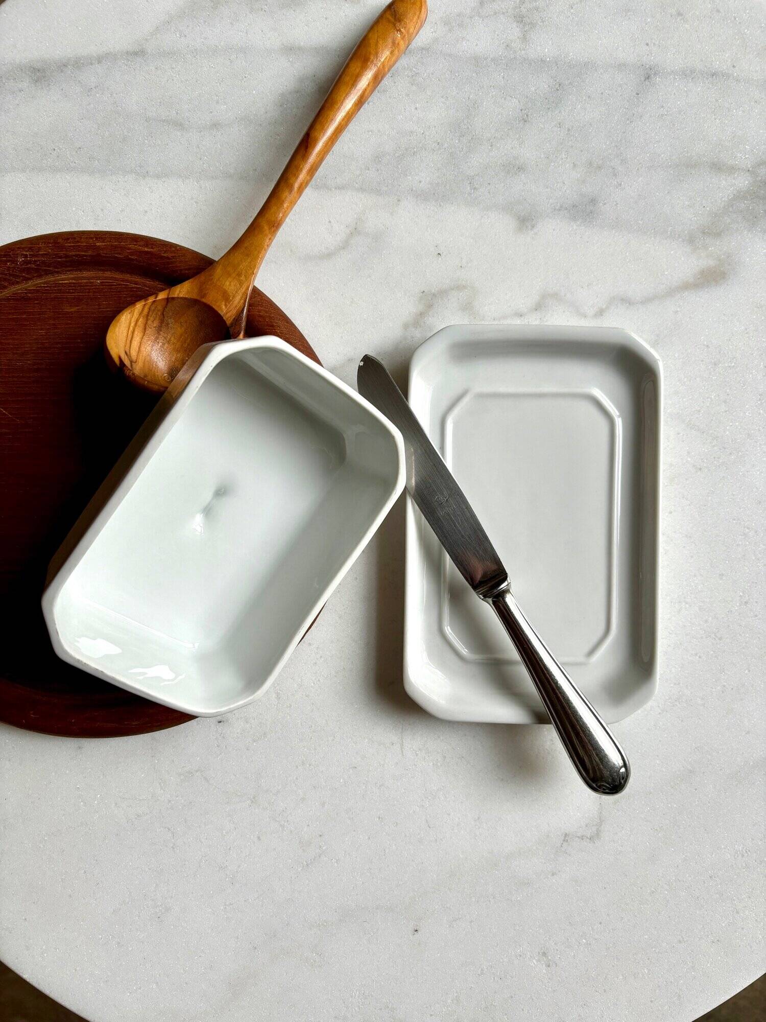 Beurrier Pillivuyt en porcelaine blanche