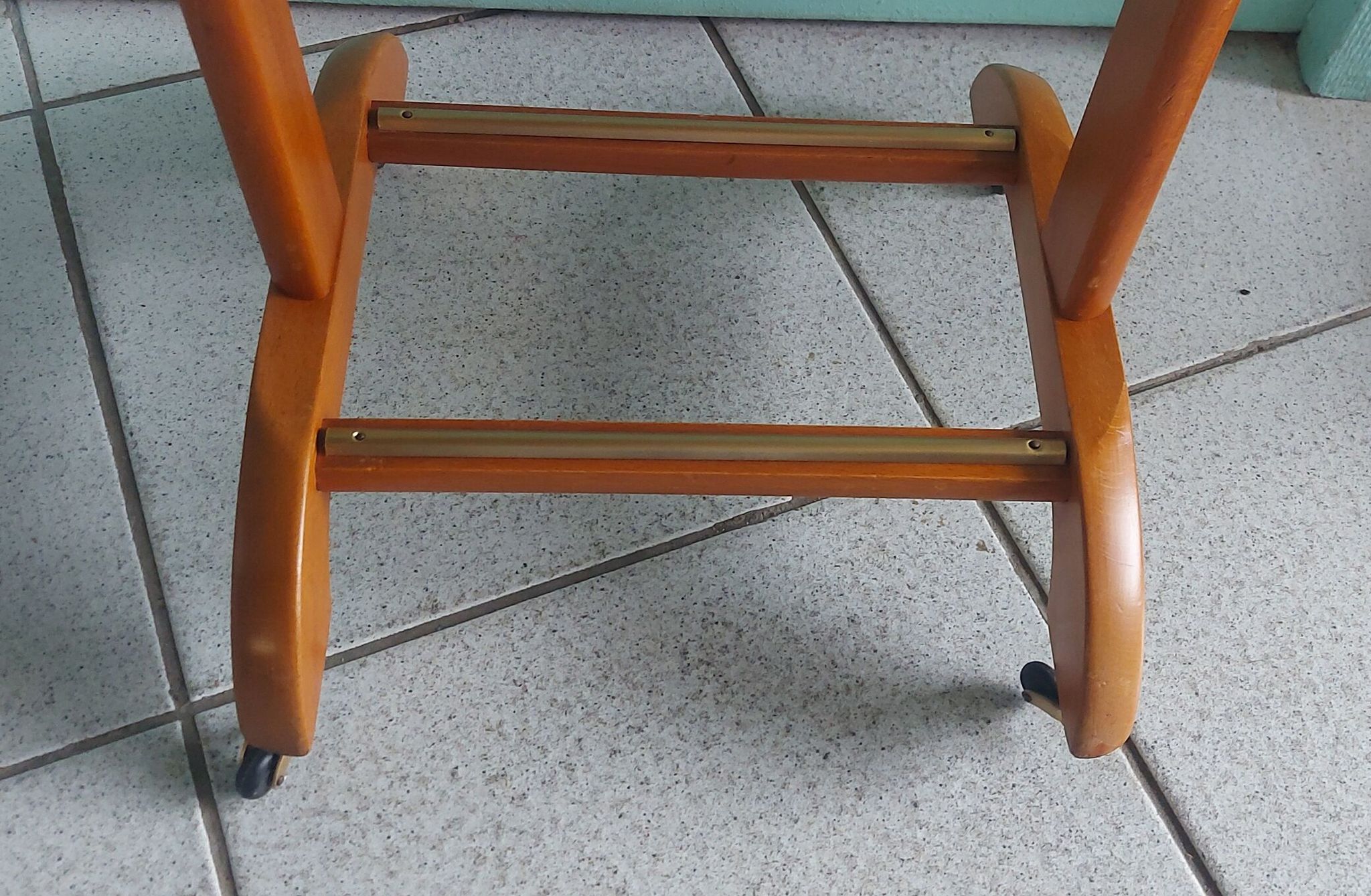 Italian valet Fratelli Reguitti in wood and brass, 1950/600