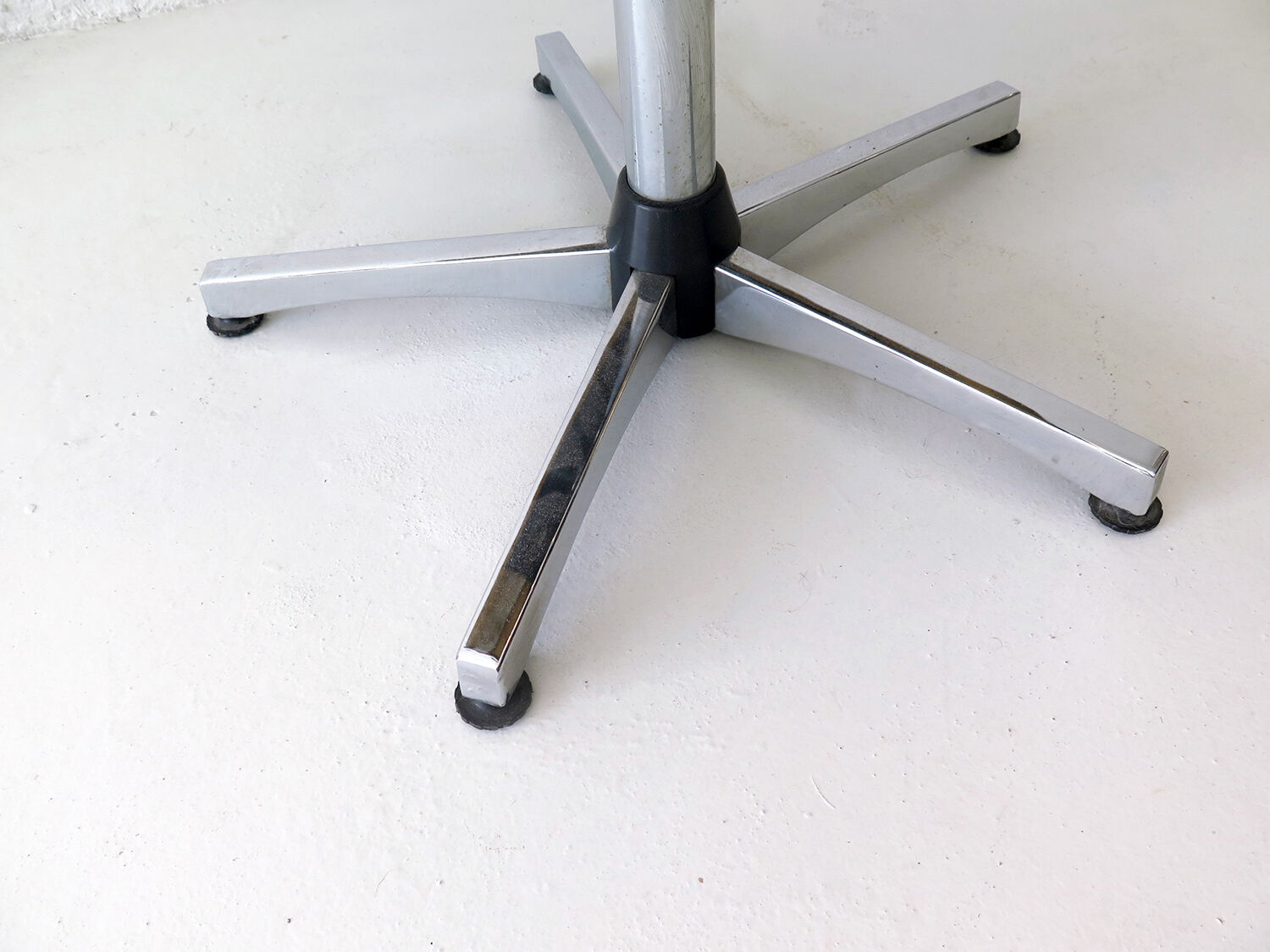Chrome metal swivel office chair, 1950s