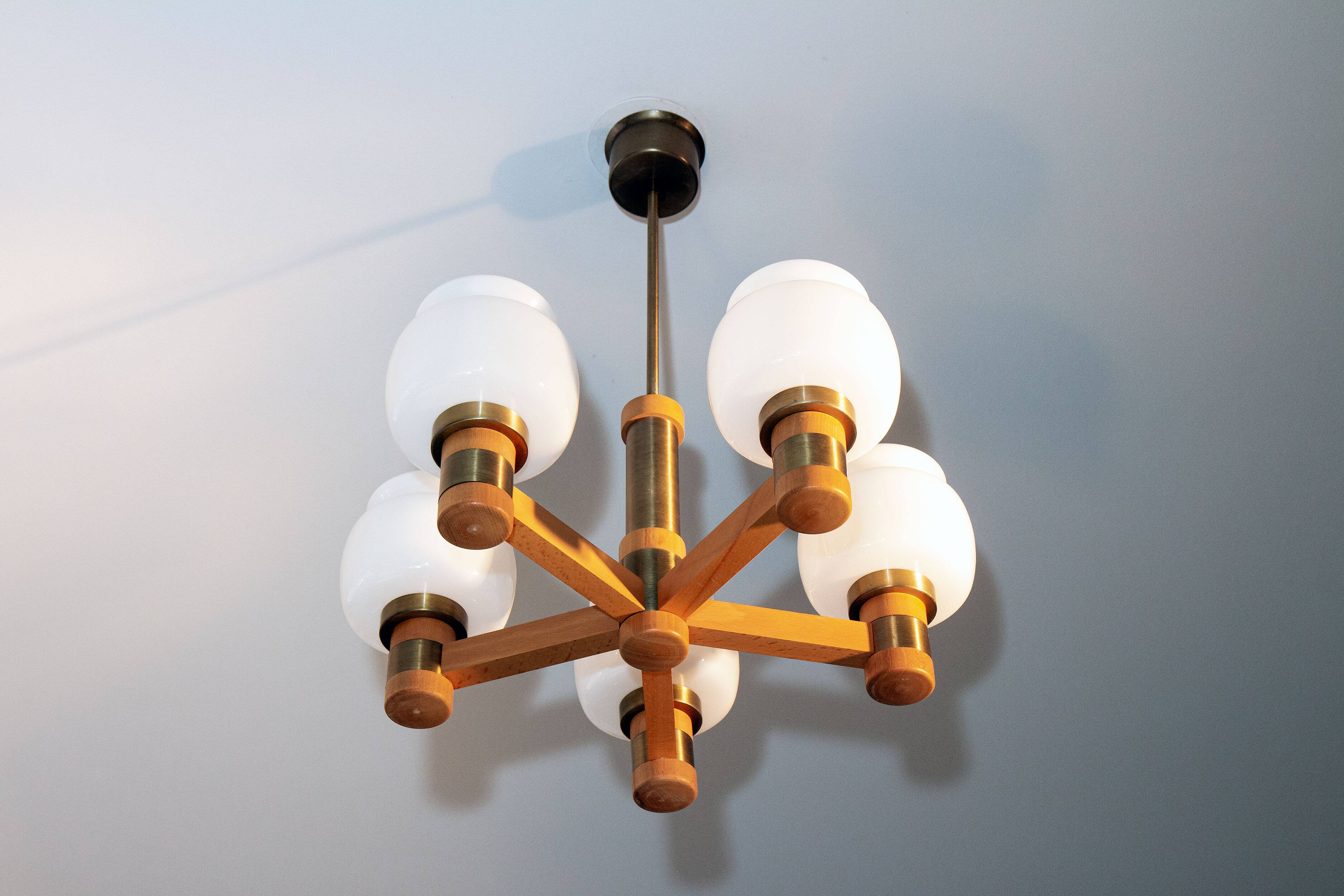 Scandinavian 5-branch chandelier, opaline, wood and brass, 1960