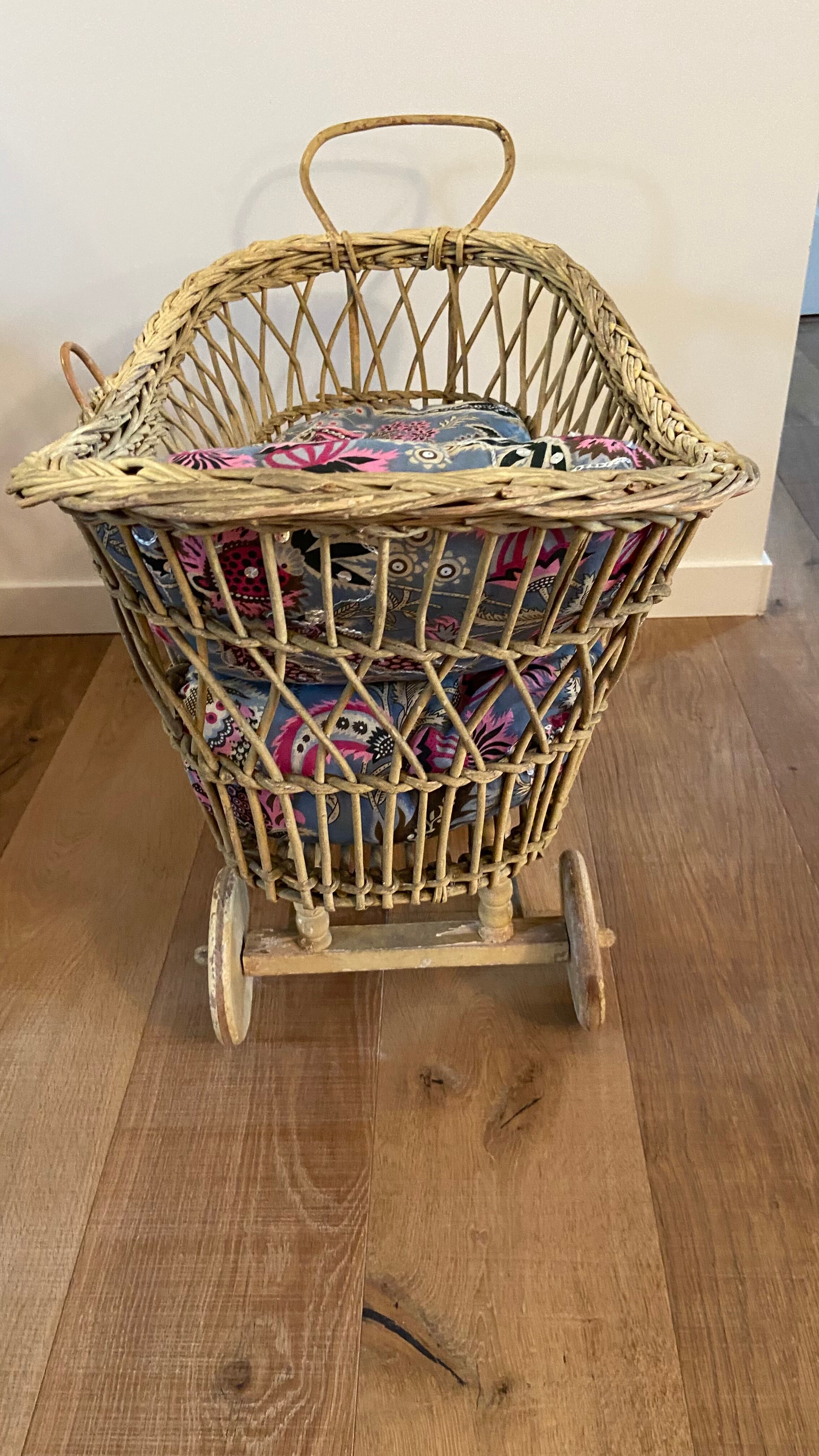 Christmas Pop-up 2022 -Vintage rattan doll stroller cradle