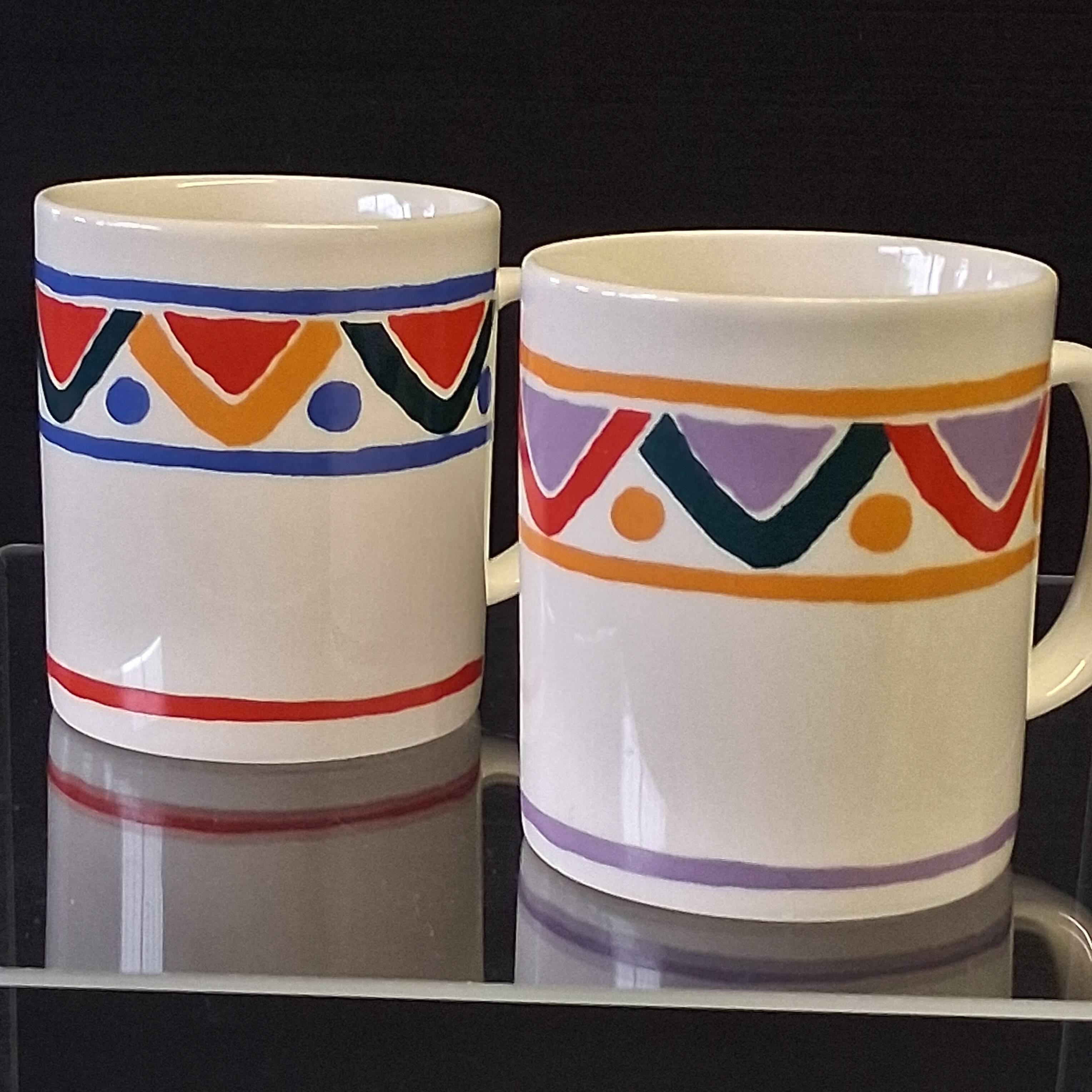 Set of 2 vintage Mobil advertising mugs in very good condition.