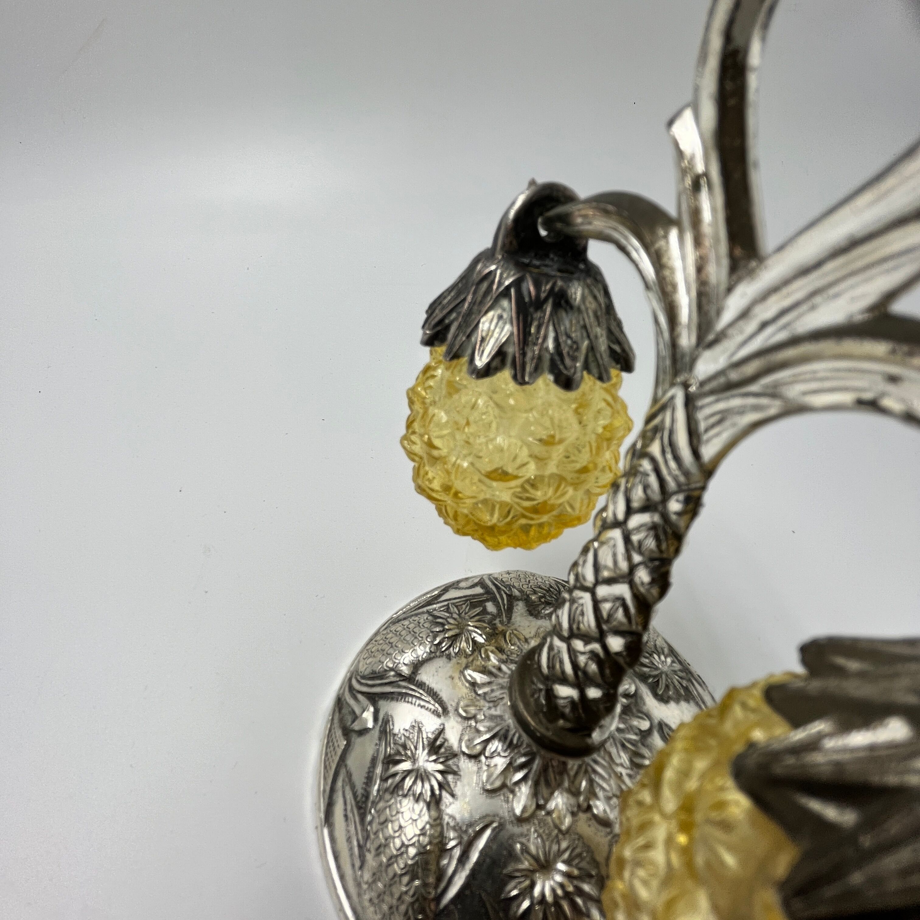 Servant salt and pepper pineapple decoration