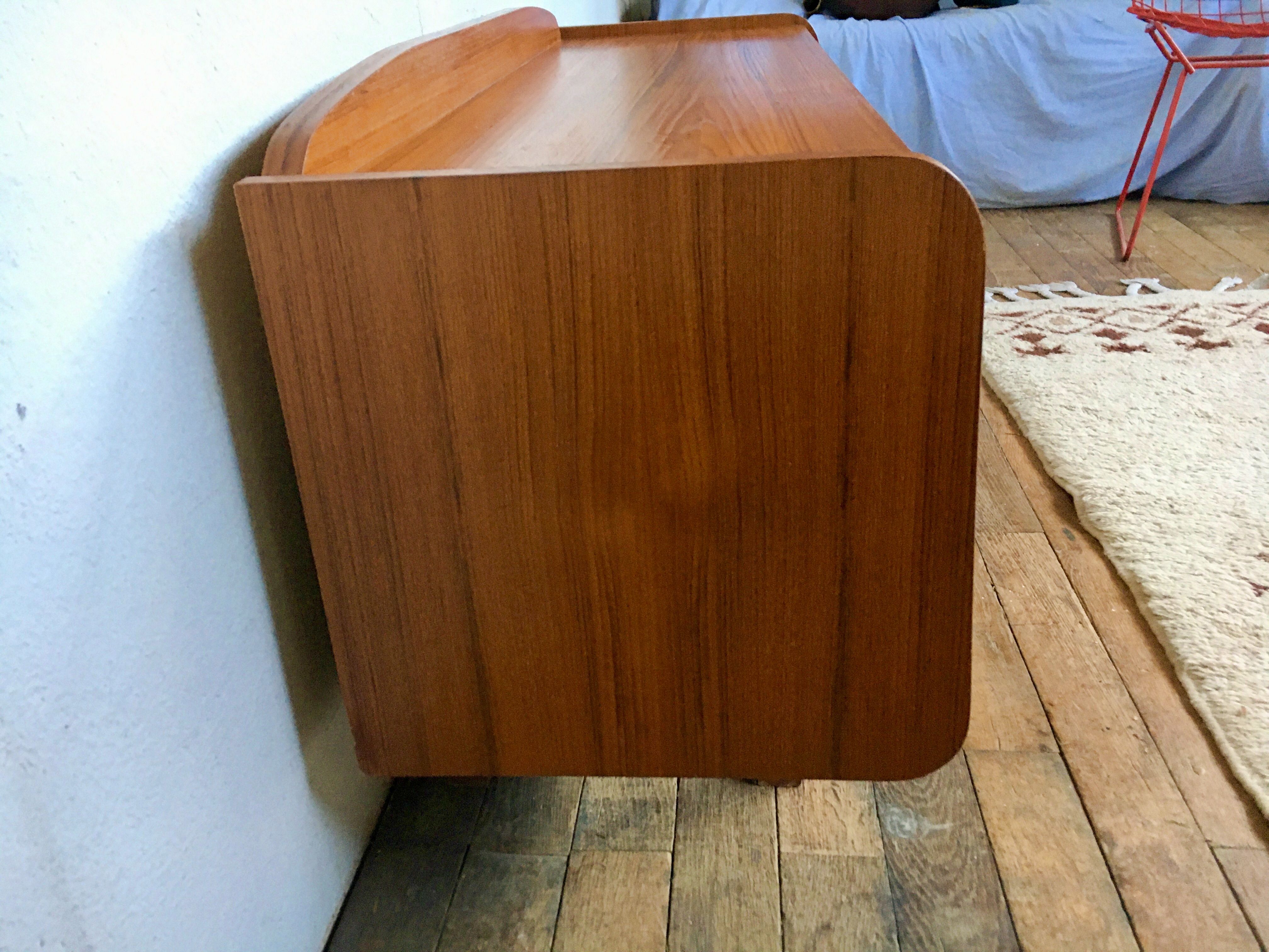 Hifi tv stand enfilade Scandinavian style 1960 vintage teak feet compass