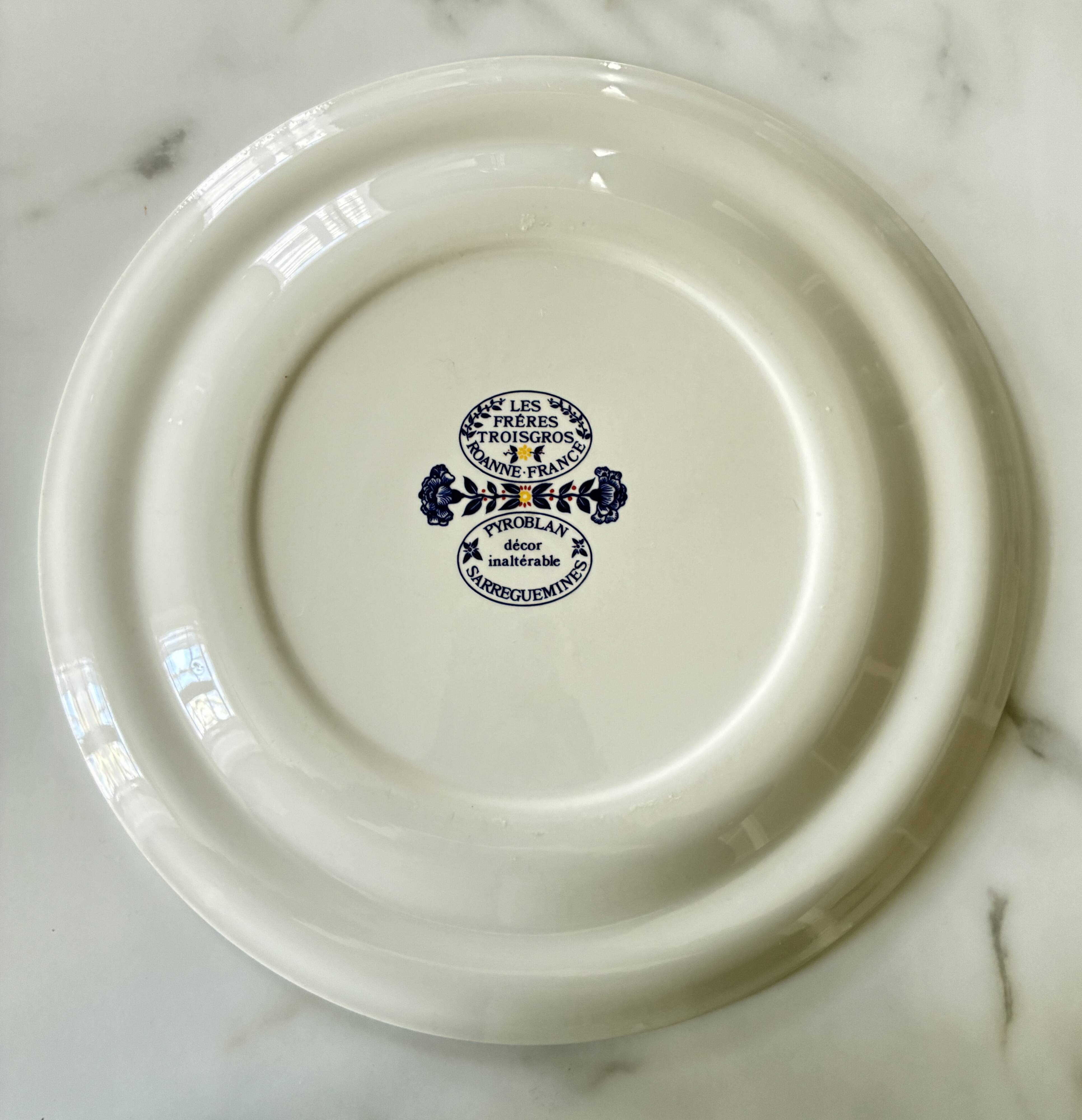 Round plate Les Frères Trois Gros Sarreguemines