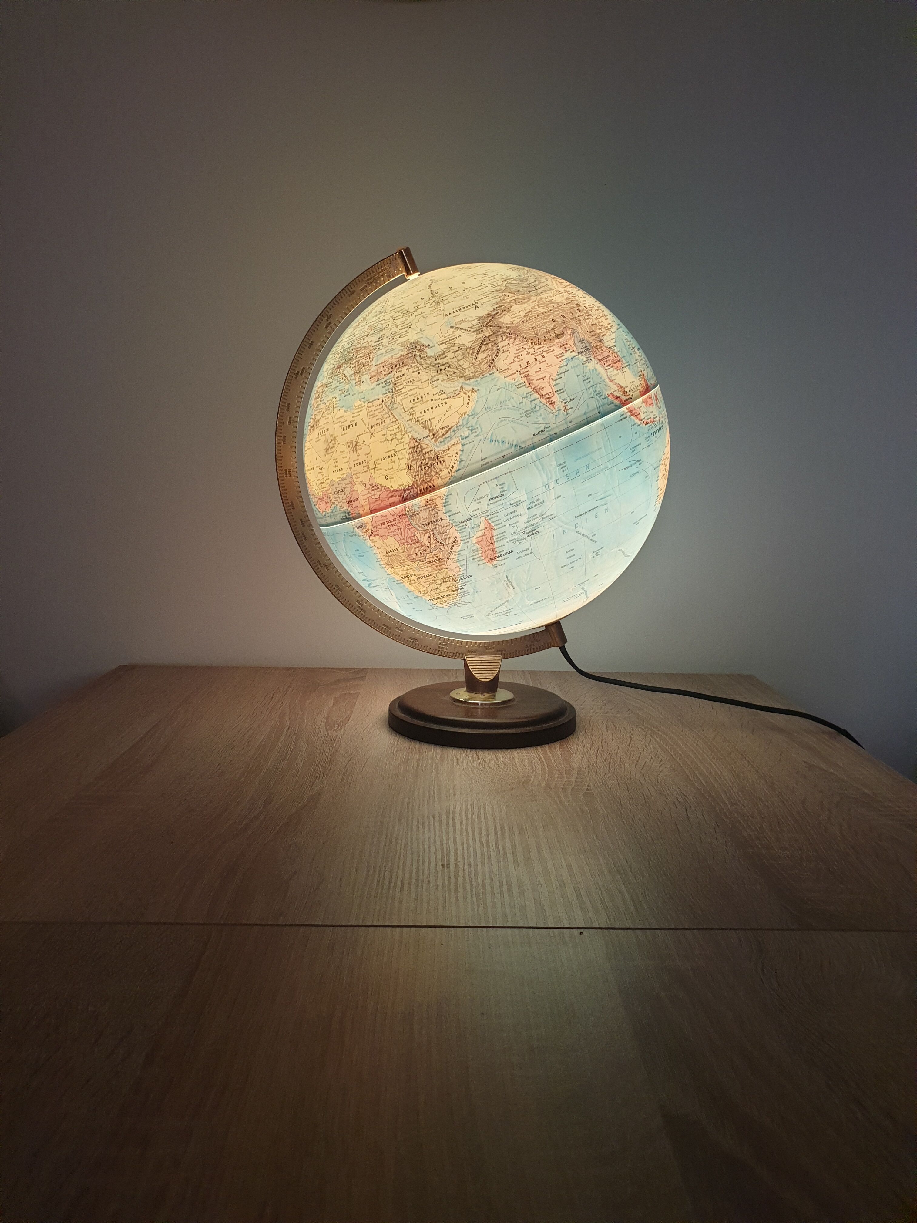 Former terrestrial globe mMichelin